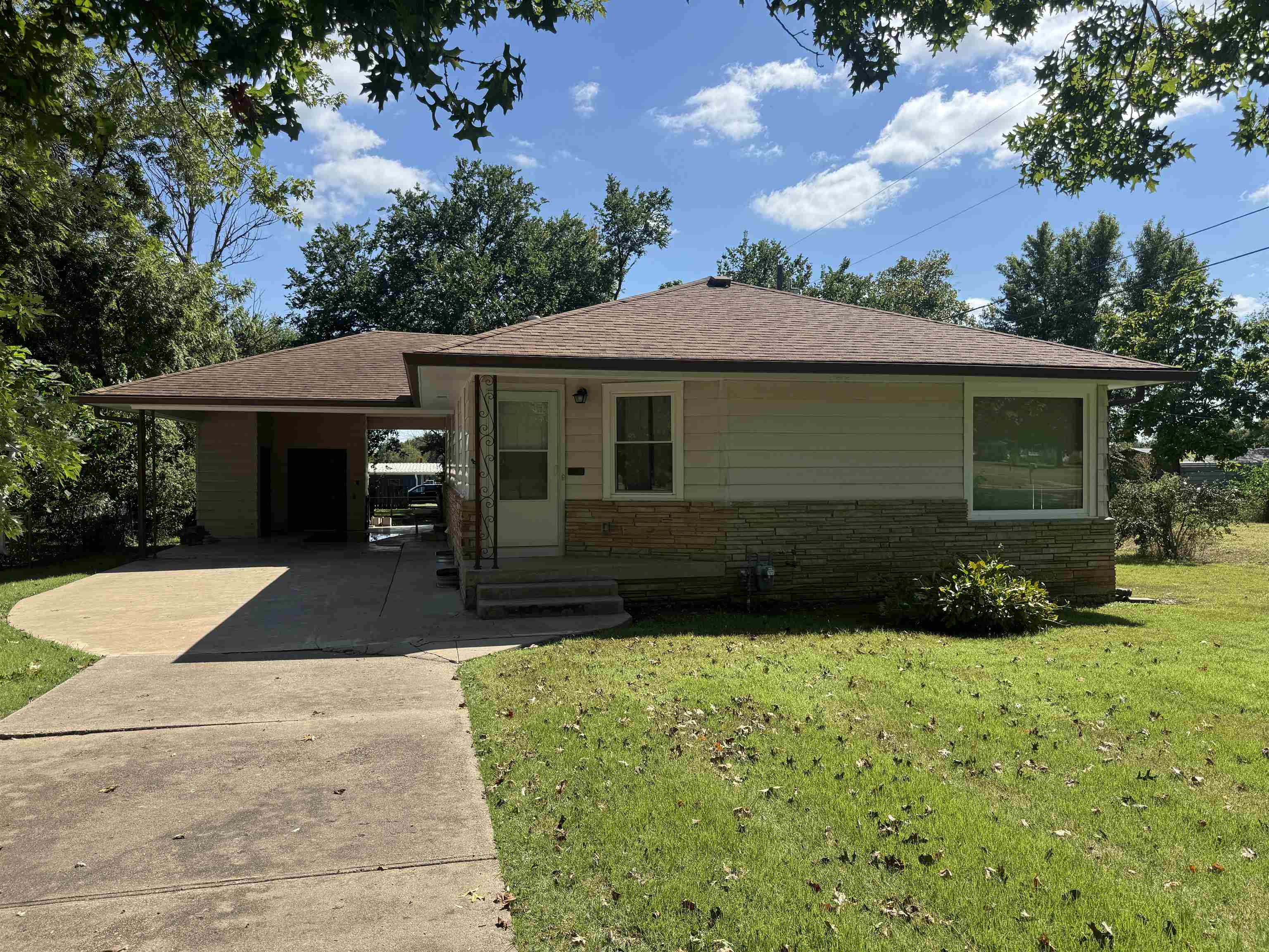 815 E 1st, Eureka, KS, 67045