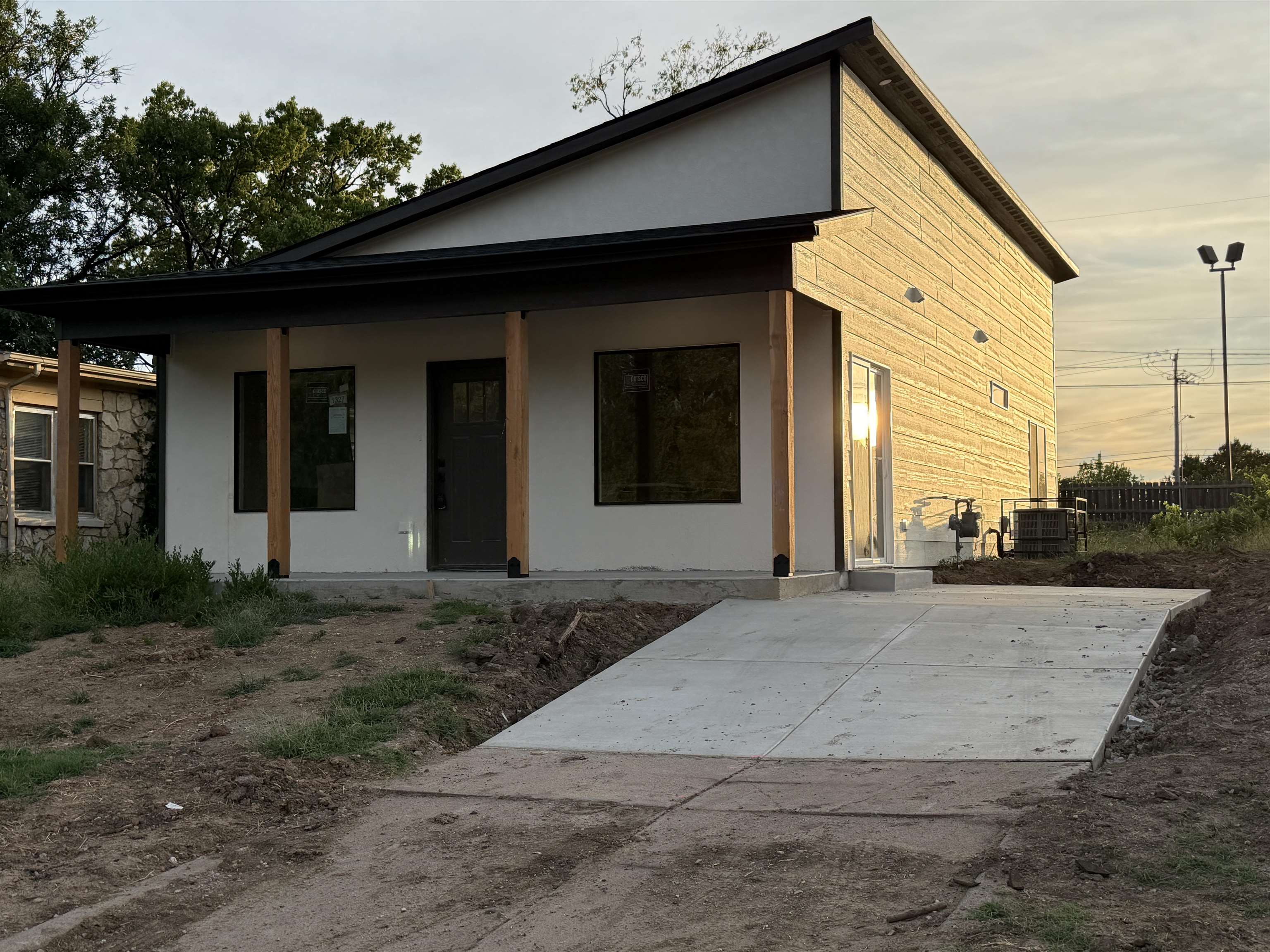 1327 N Holyoke, Wichita