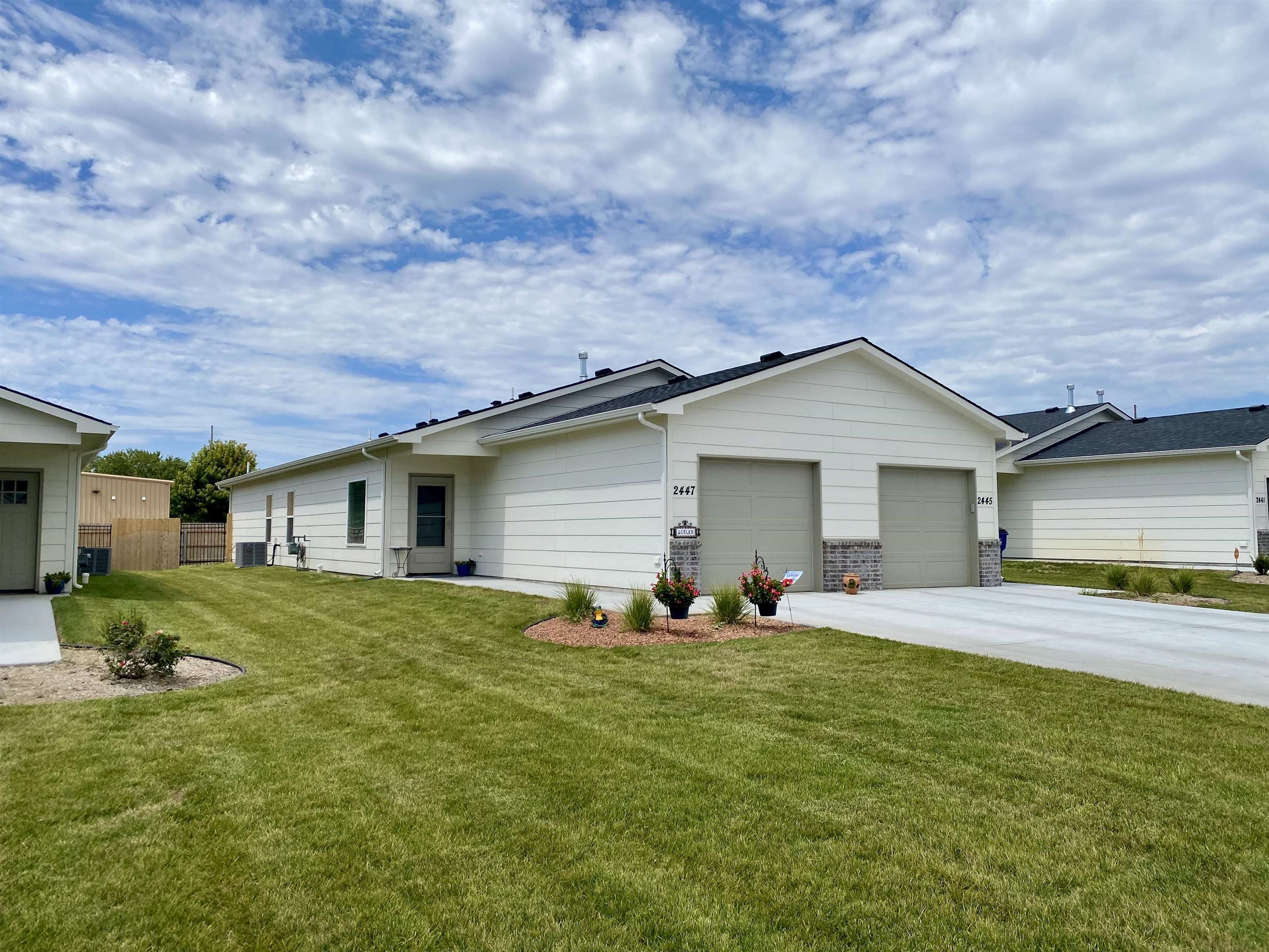 2447 W MacArthur Ct, Wichita