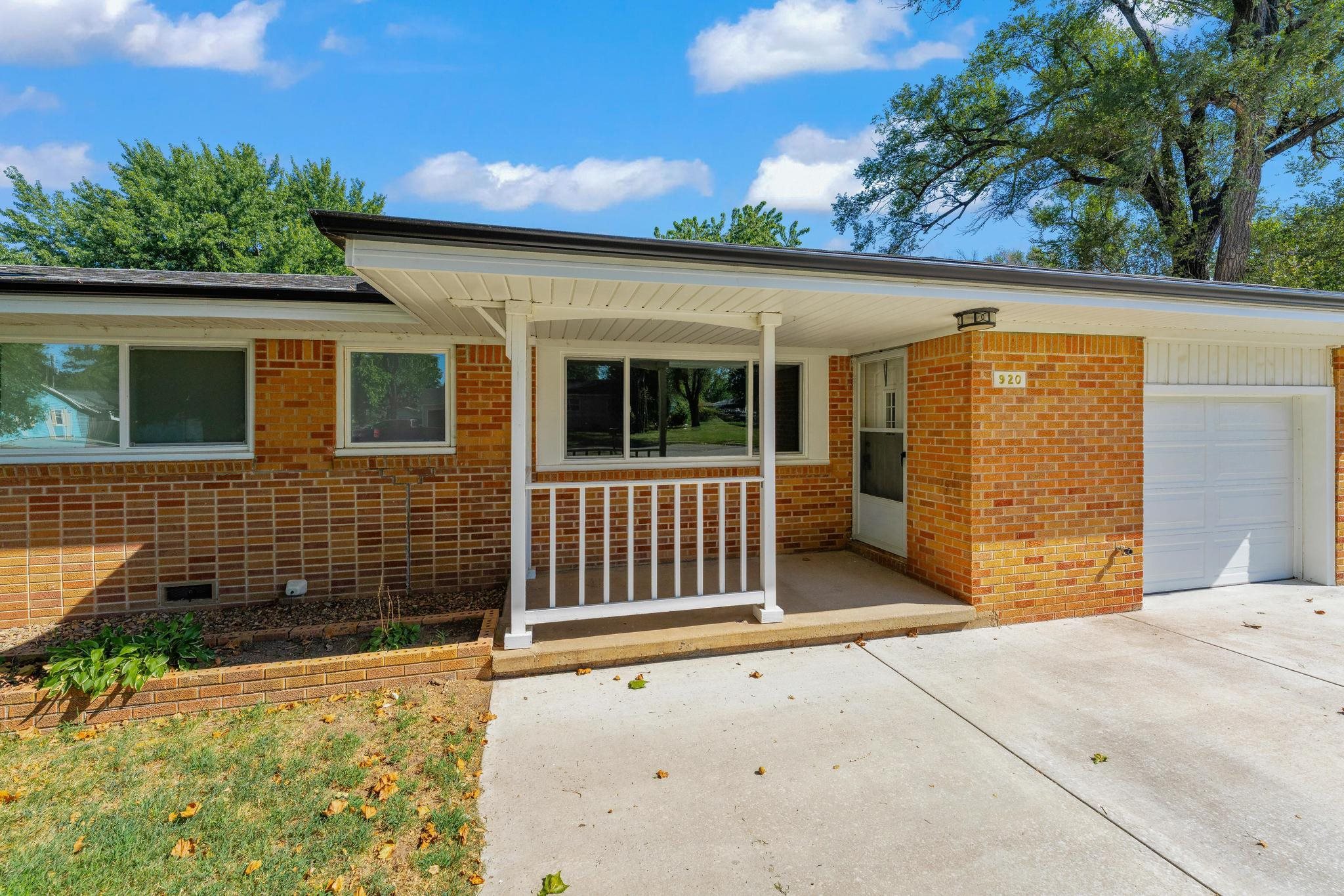 920 W 52nd, Wichita