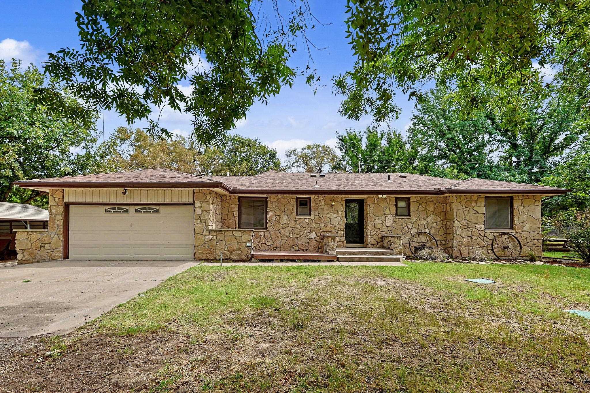 1404 N Greenwich Rd, Mulvane