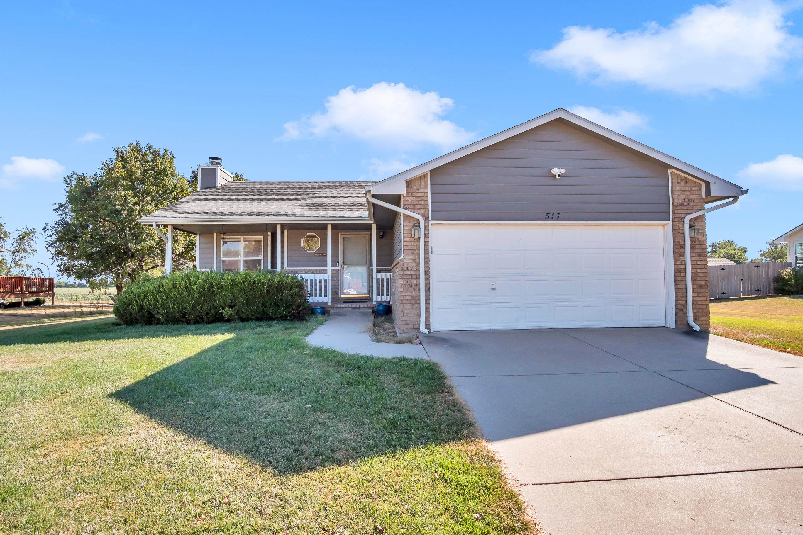 517 Clover Lane, Hesston