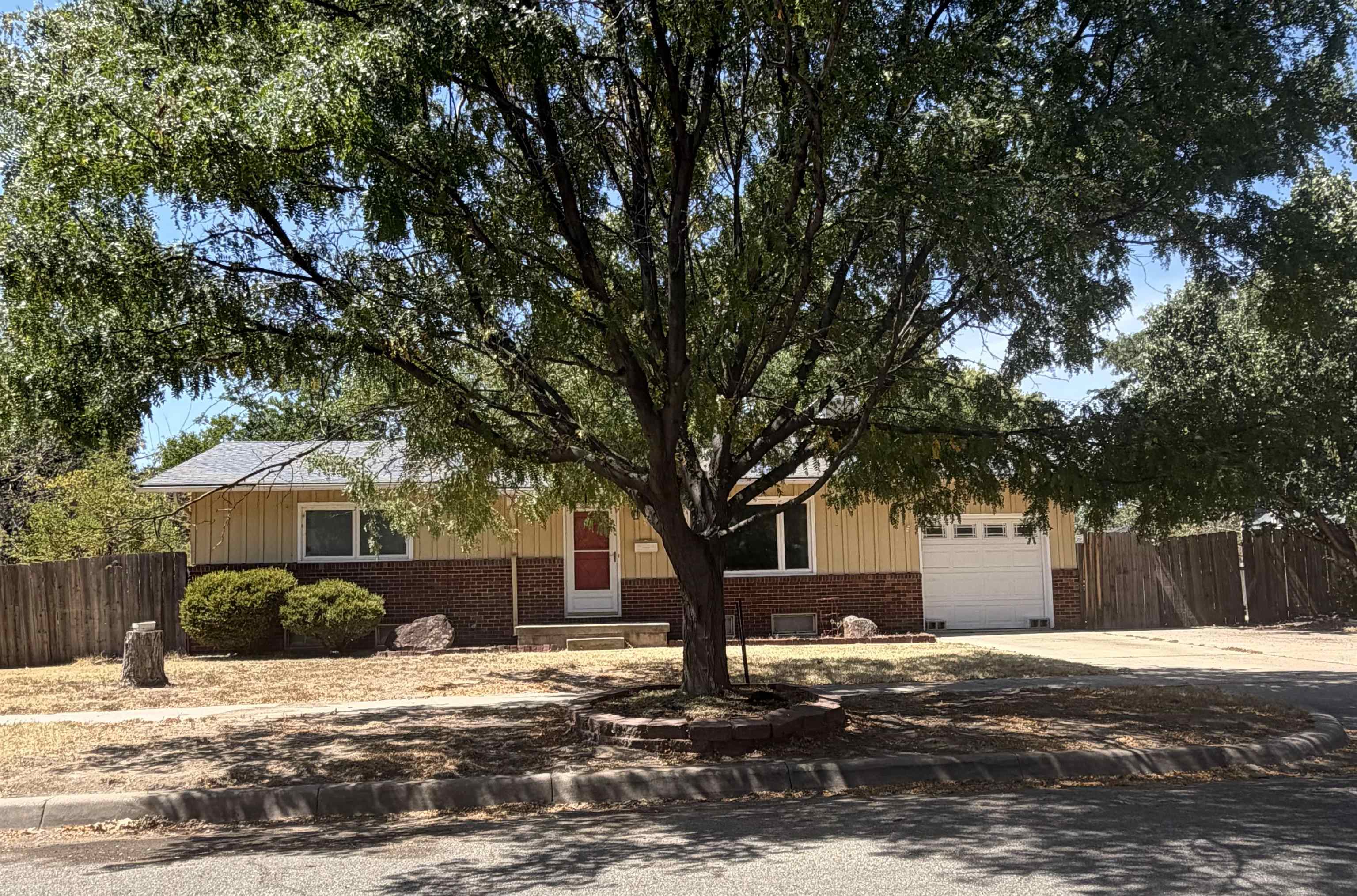 1805 N Woodrow Ct, Wichita