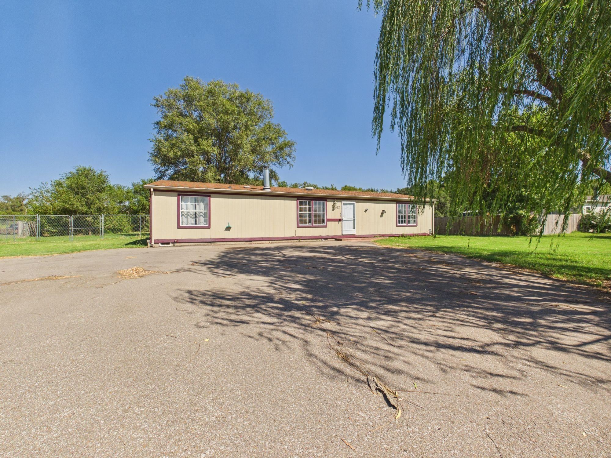 2102 E Winchester St, Wichita