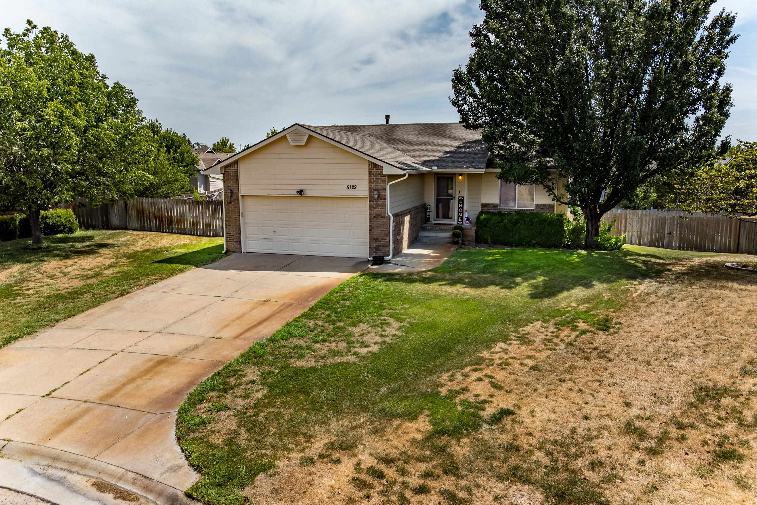5122 N Peregrine Ct, Wichita