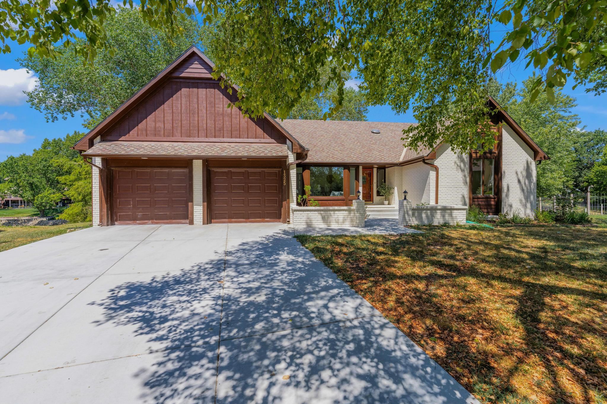 1325 N Covington Cir, Wichita