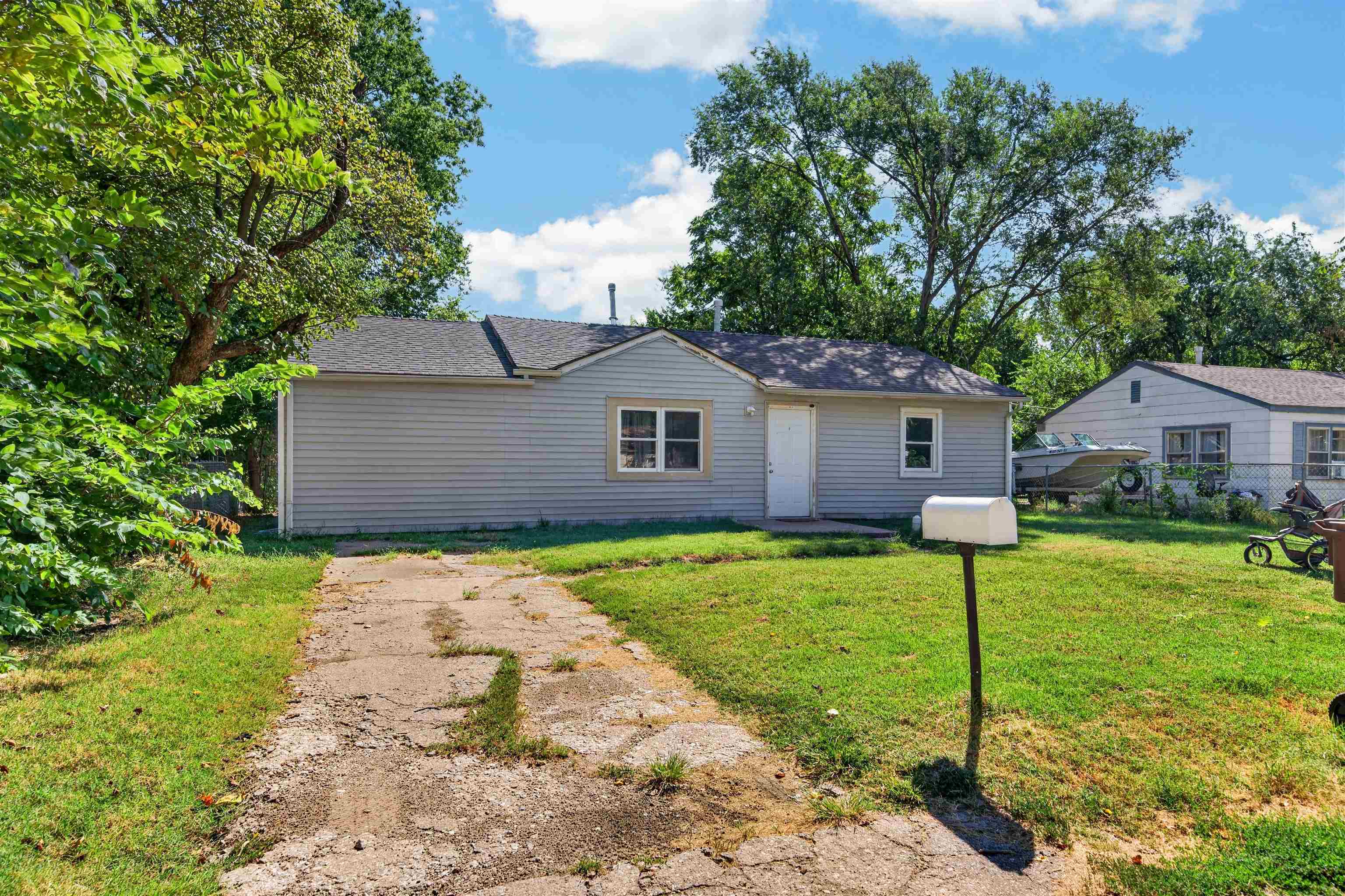 5042 S Meadowview Ave, Wichita