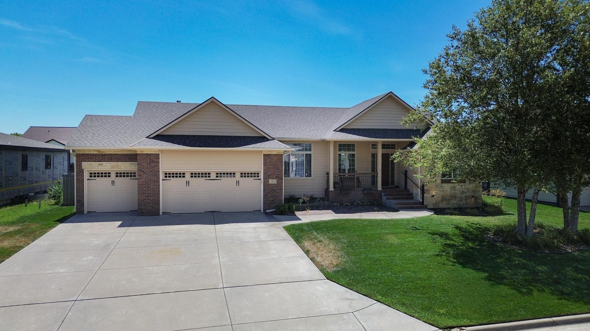 727 Goldspike, Newton