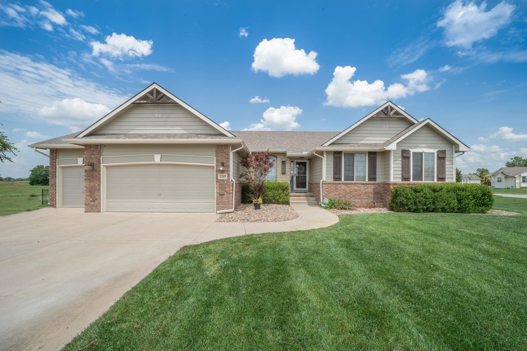 1245 N Countrywalk st, Rose Hill