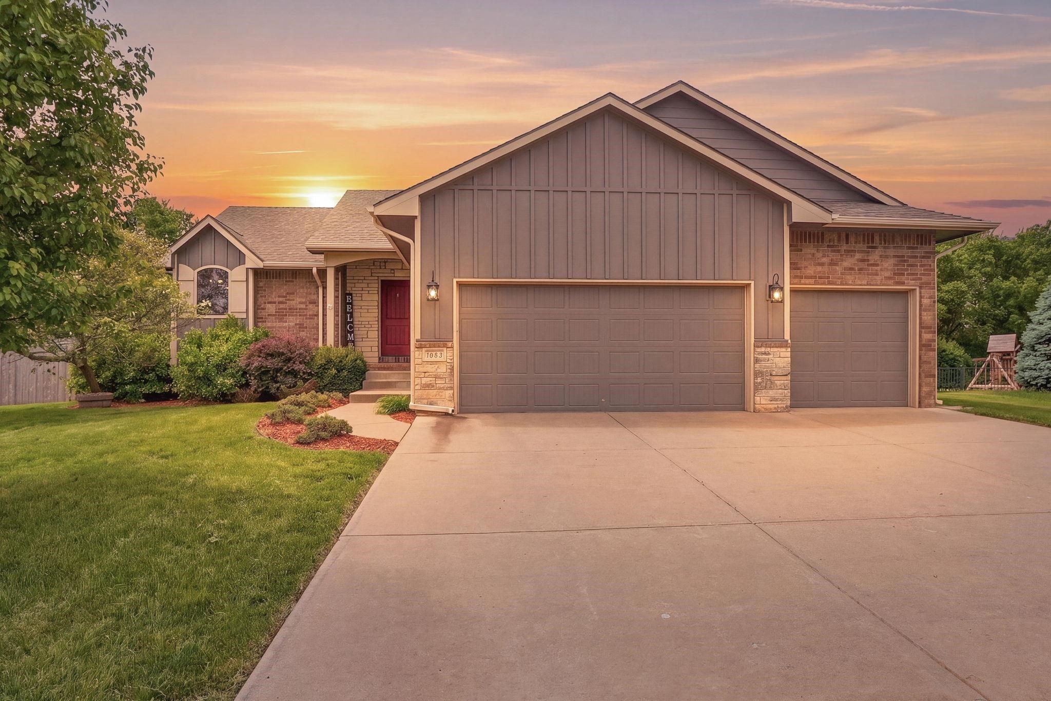 2615 N Woodridge Court, Wichita