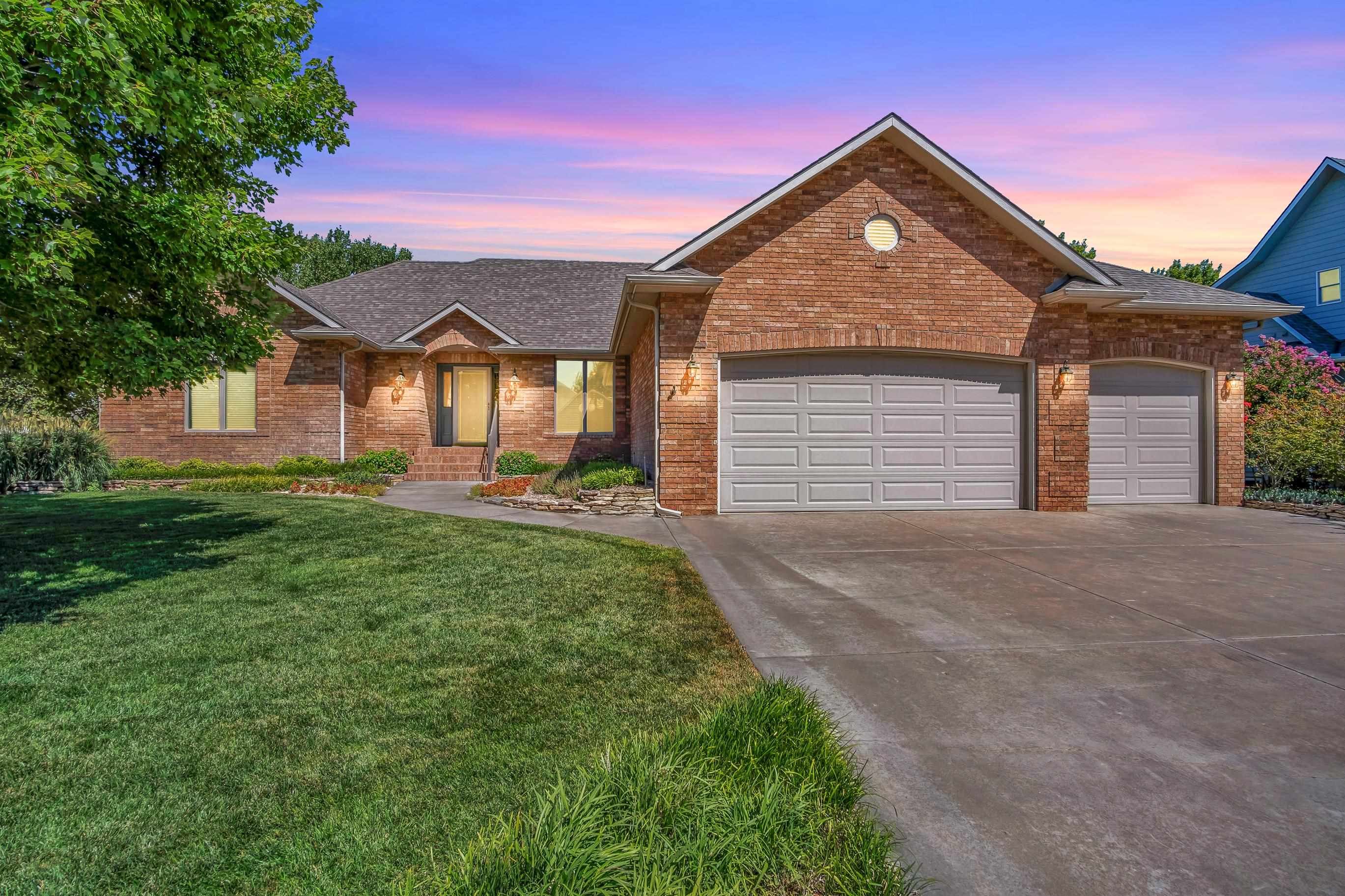 302 Lakewood Dr, North Newton