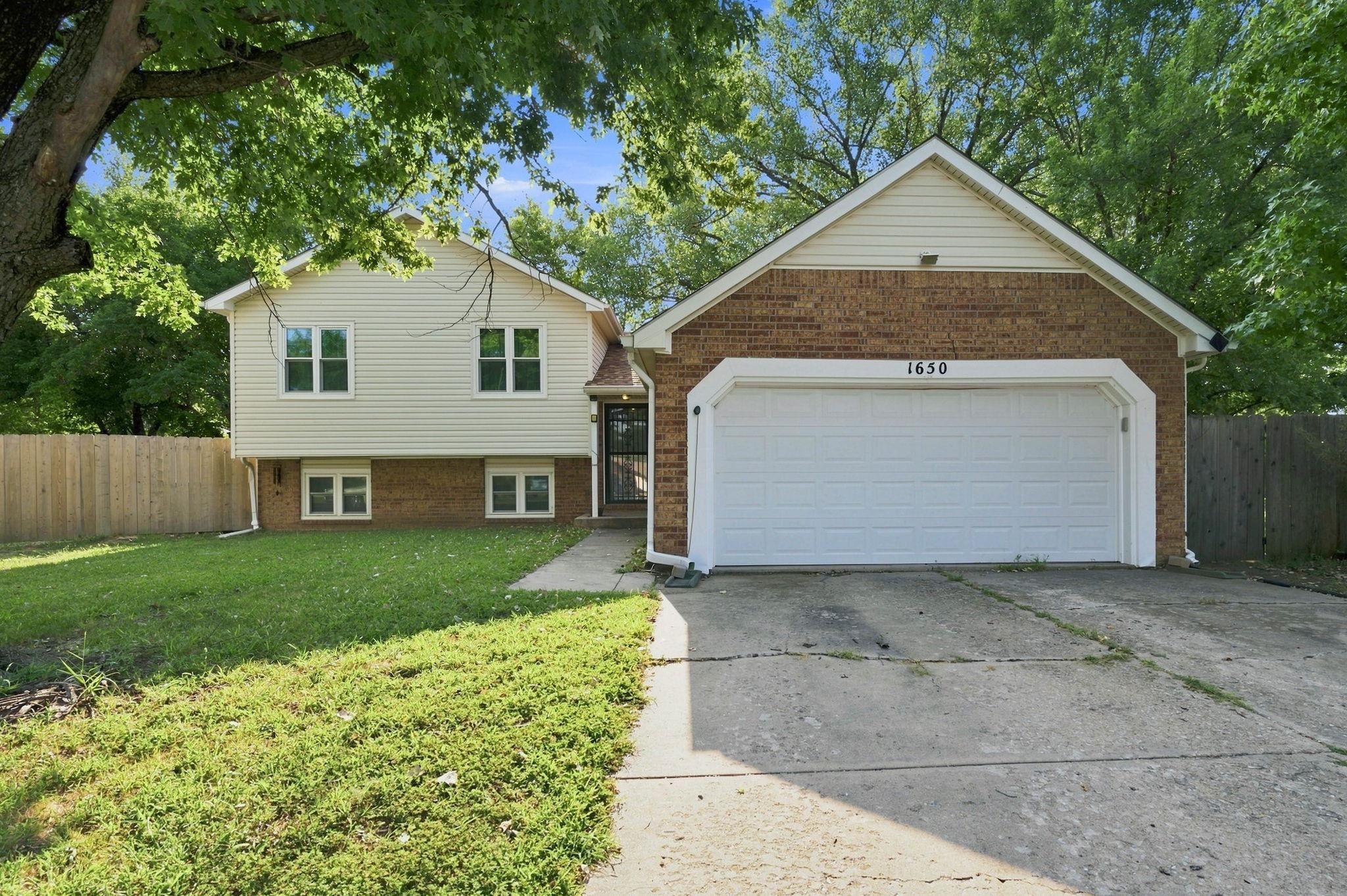 1650 S Willow Oak Ct, Wichita