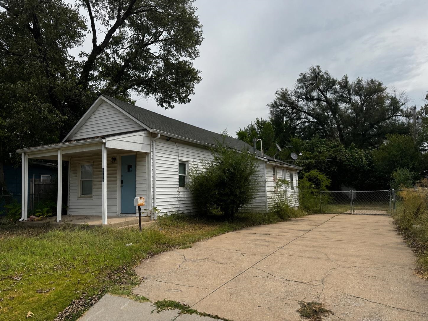 1318 S Meridian Ave, Wichita