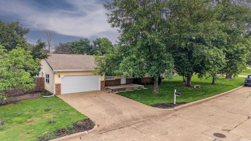 9 Deveron, Winfield, KS, 67156 photo 2