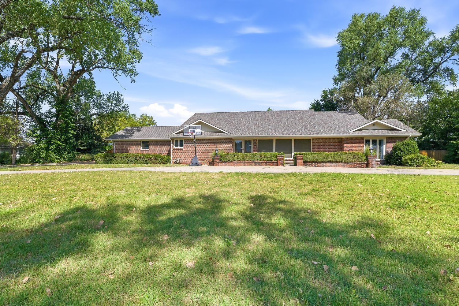 555 S Springlake Lane, Wichita