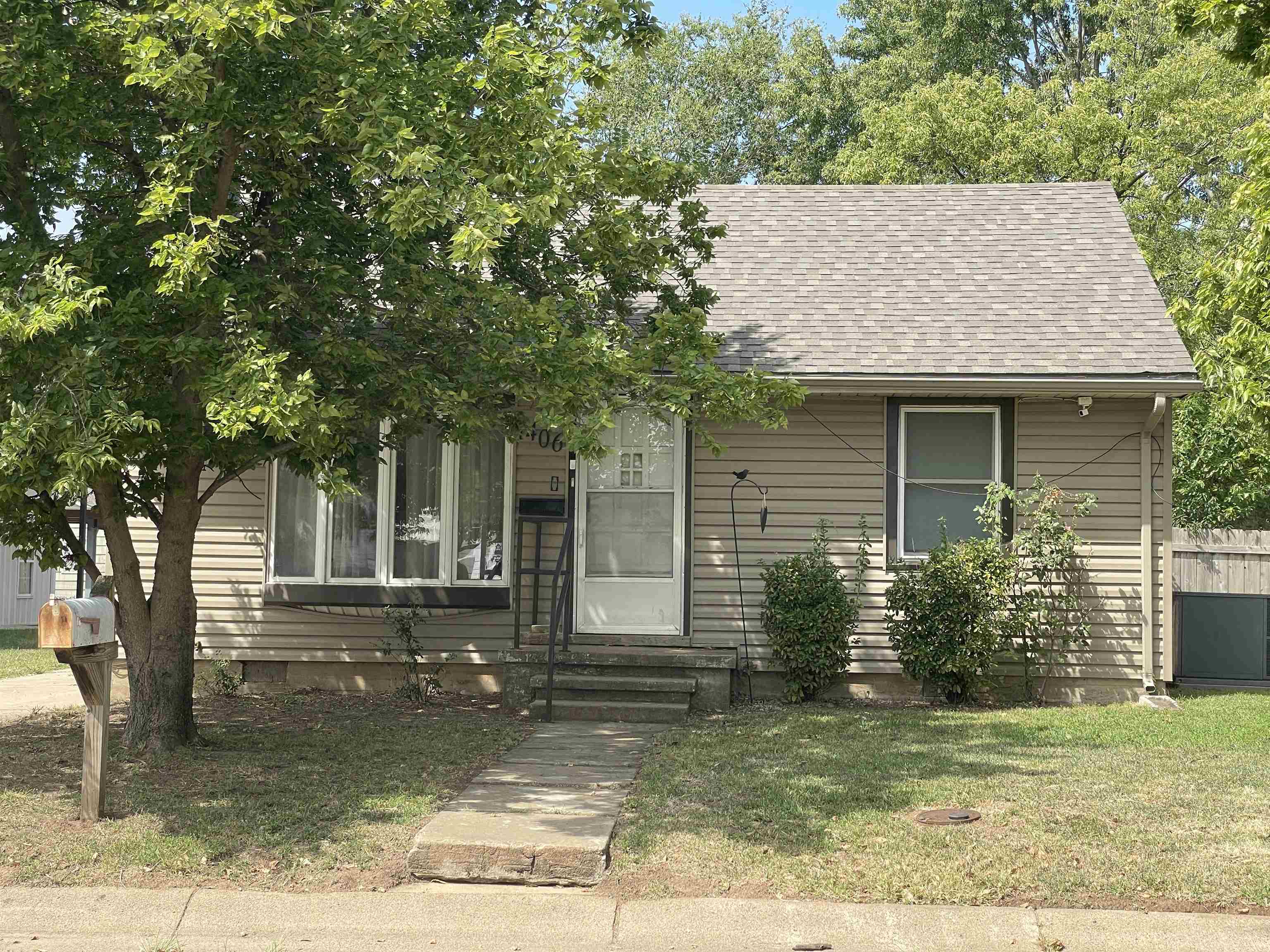 1406 N B, Wellington