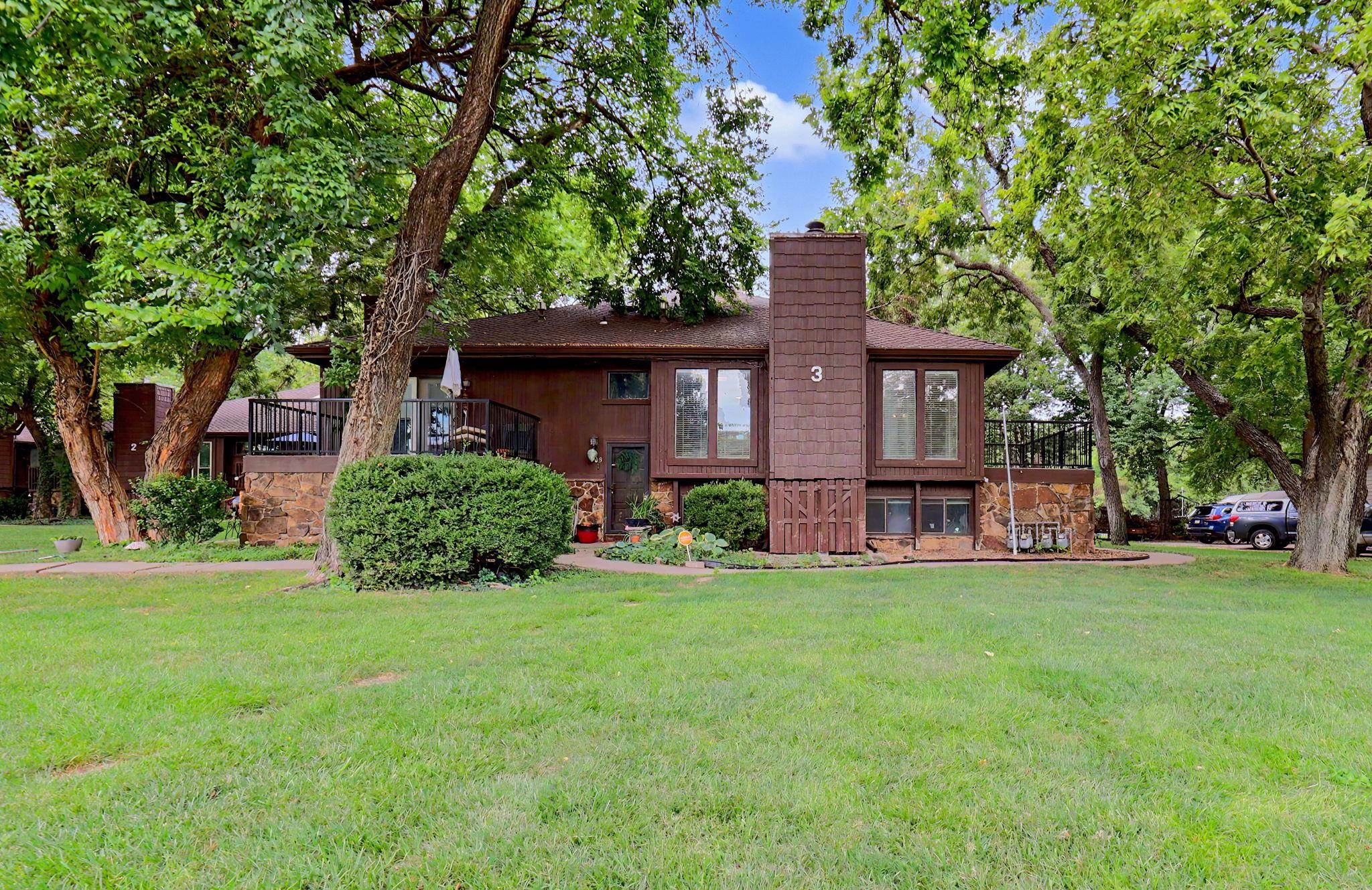2421 S Yellowstone St #302, Wichita