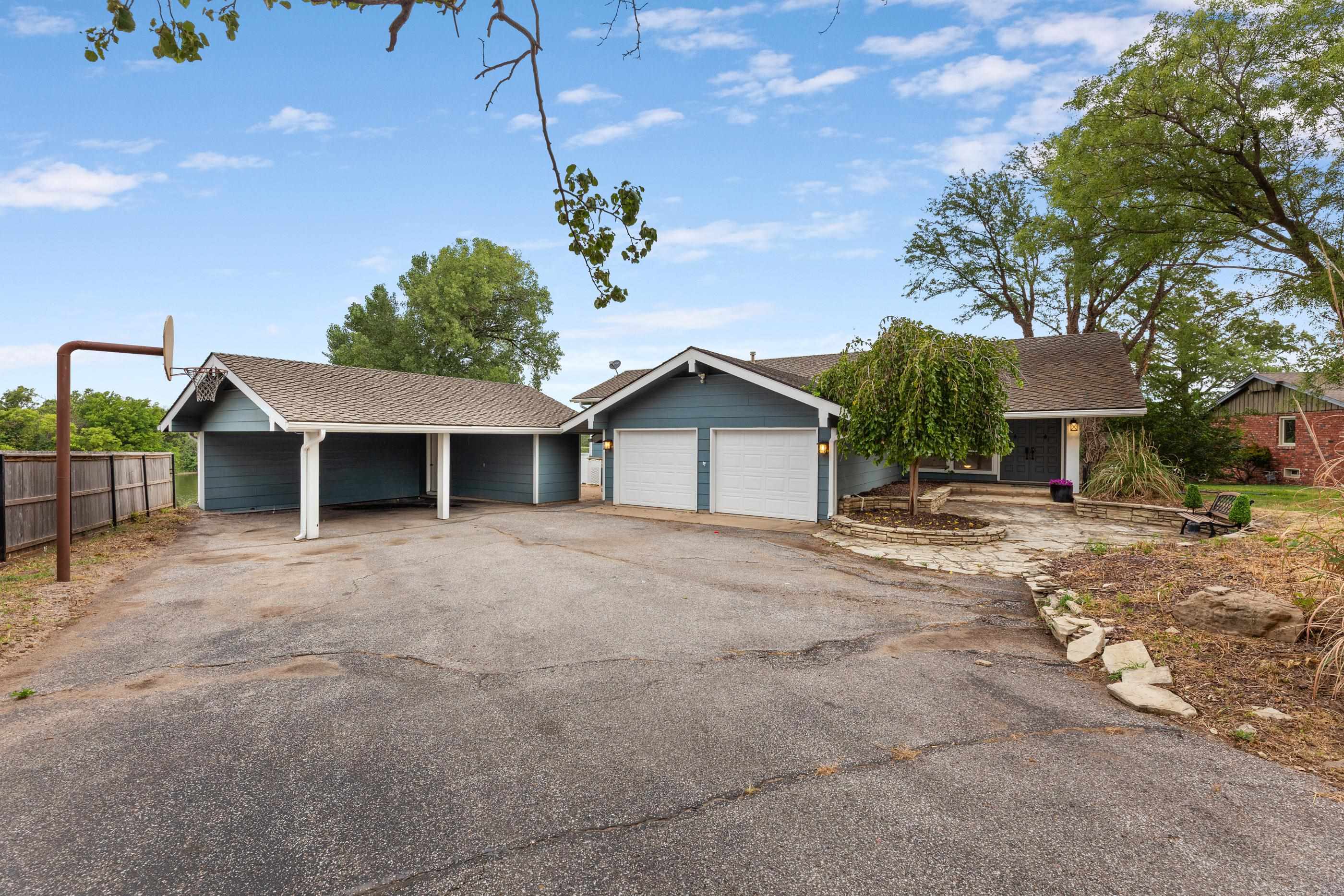23 S Lakeview Dr, Goddard