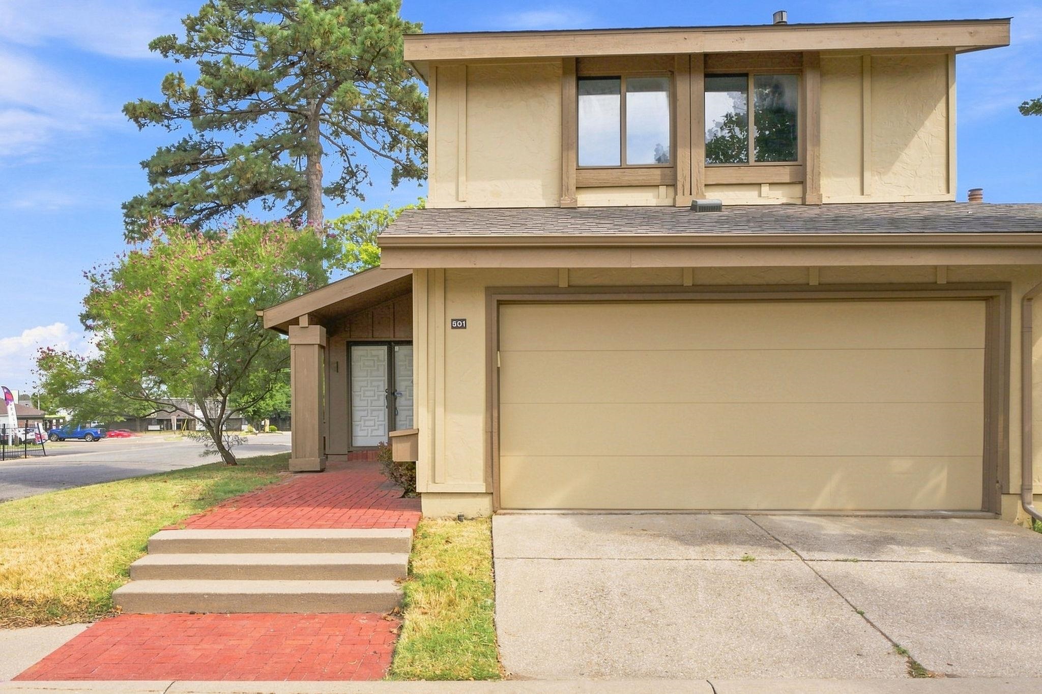 8201 E Harry Unit 501, Wichita
