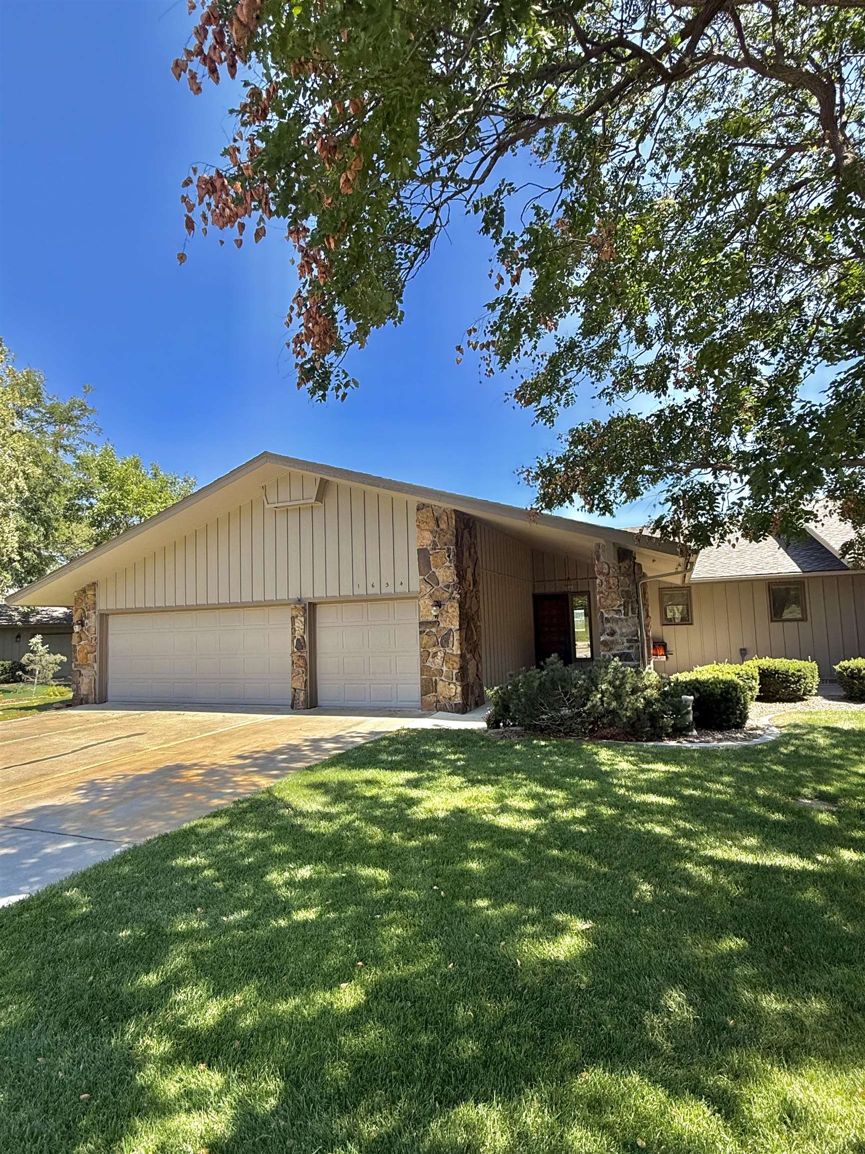 1634 Kensington Blvd, Garden City