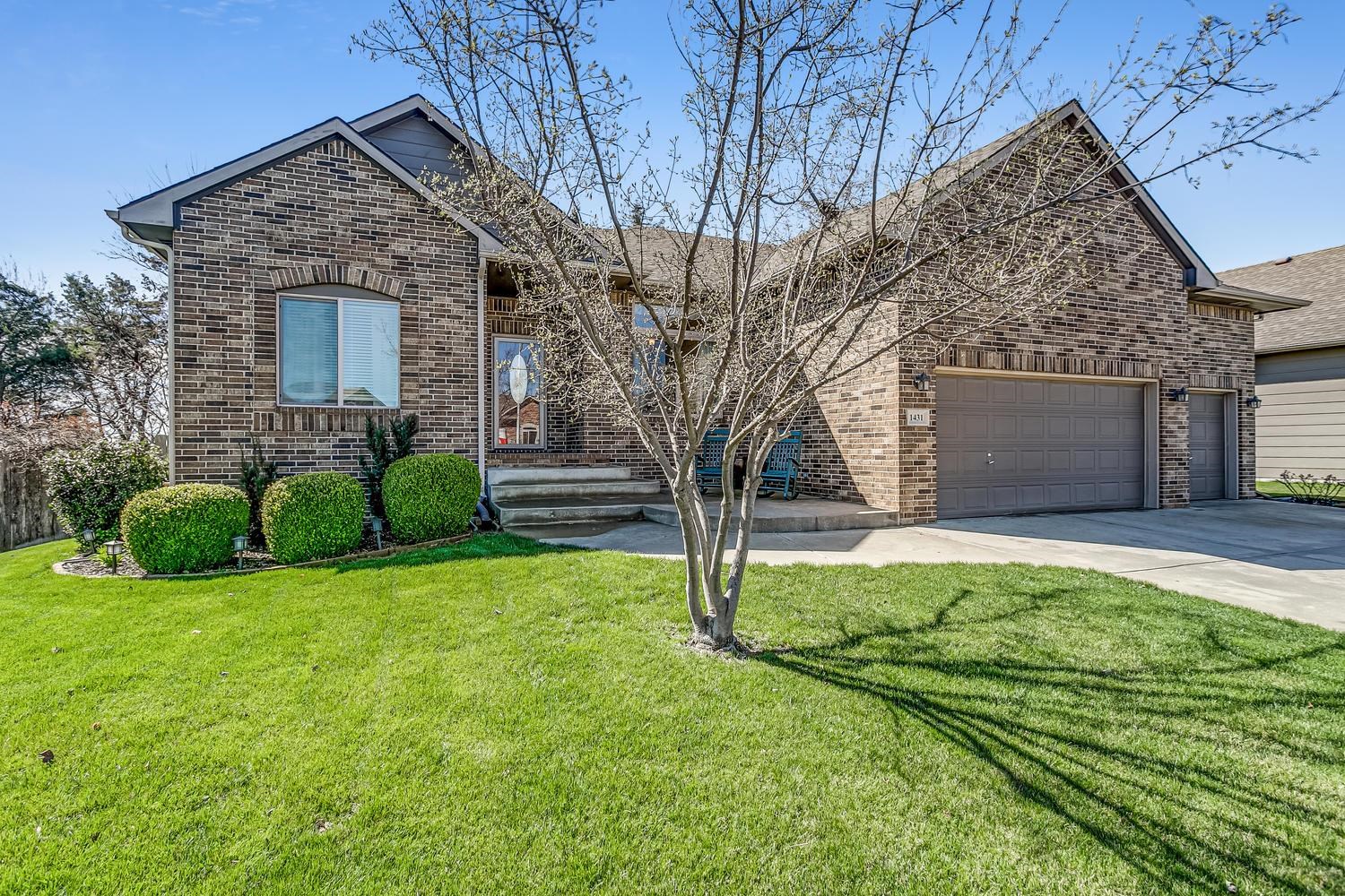 1431 E Summerlyn, Derby
