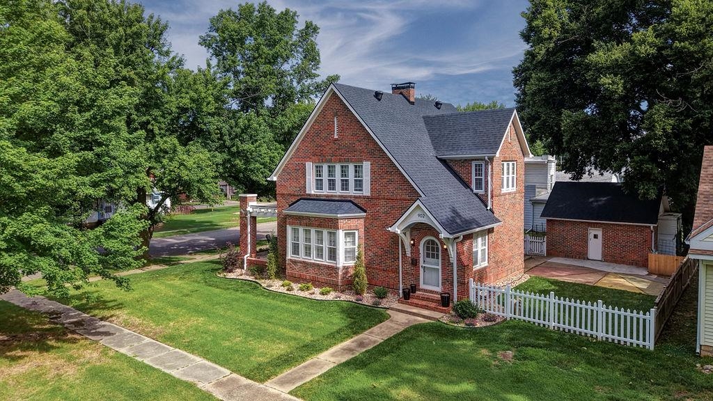 902 E 8th Ave, Winfield