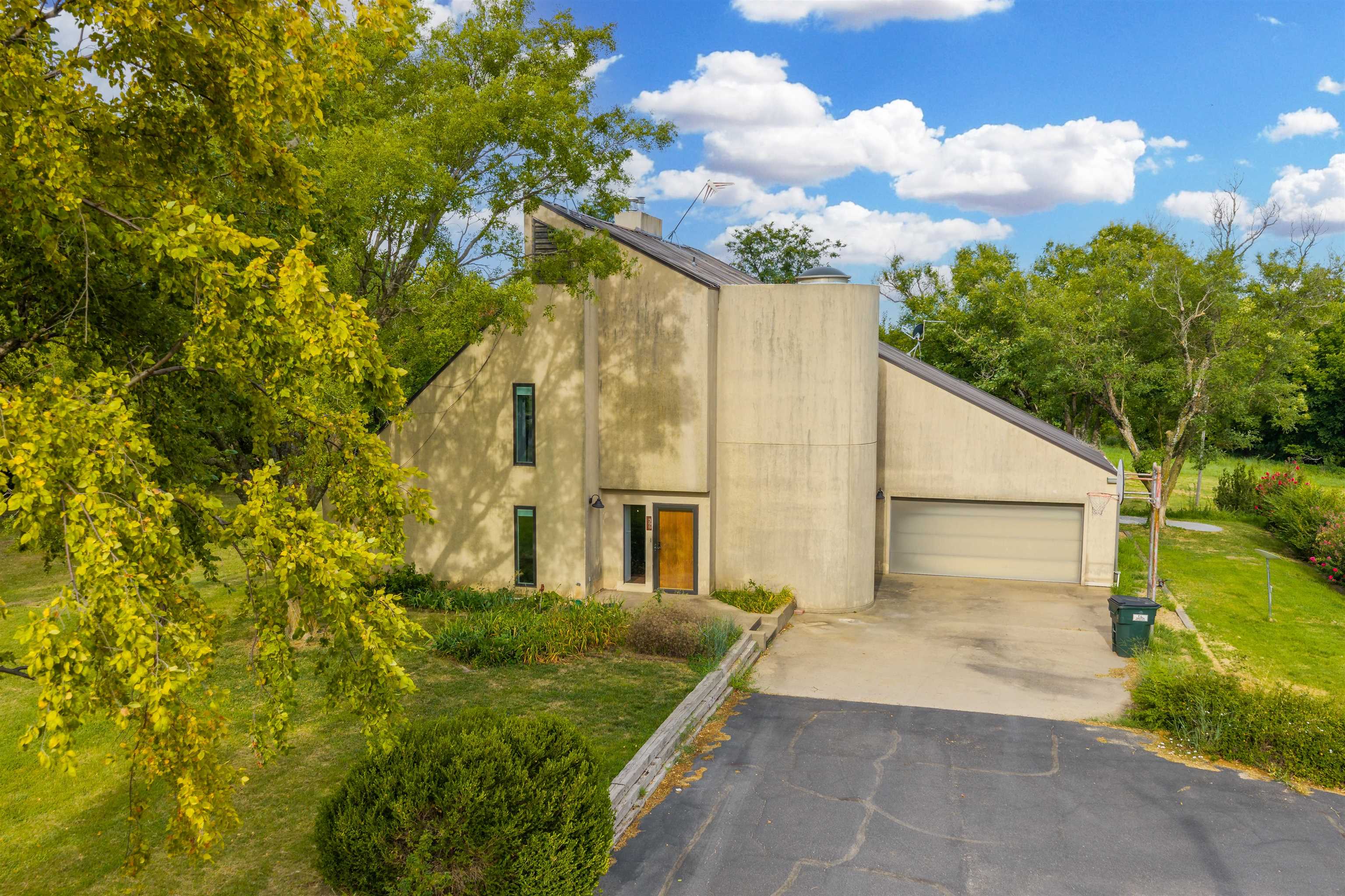 399 S Seneca, Wellington