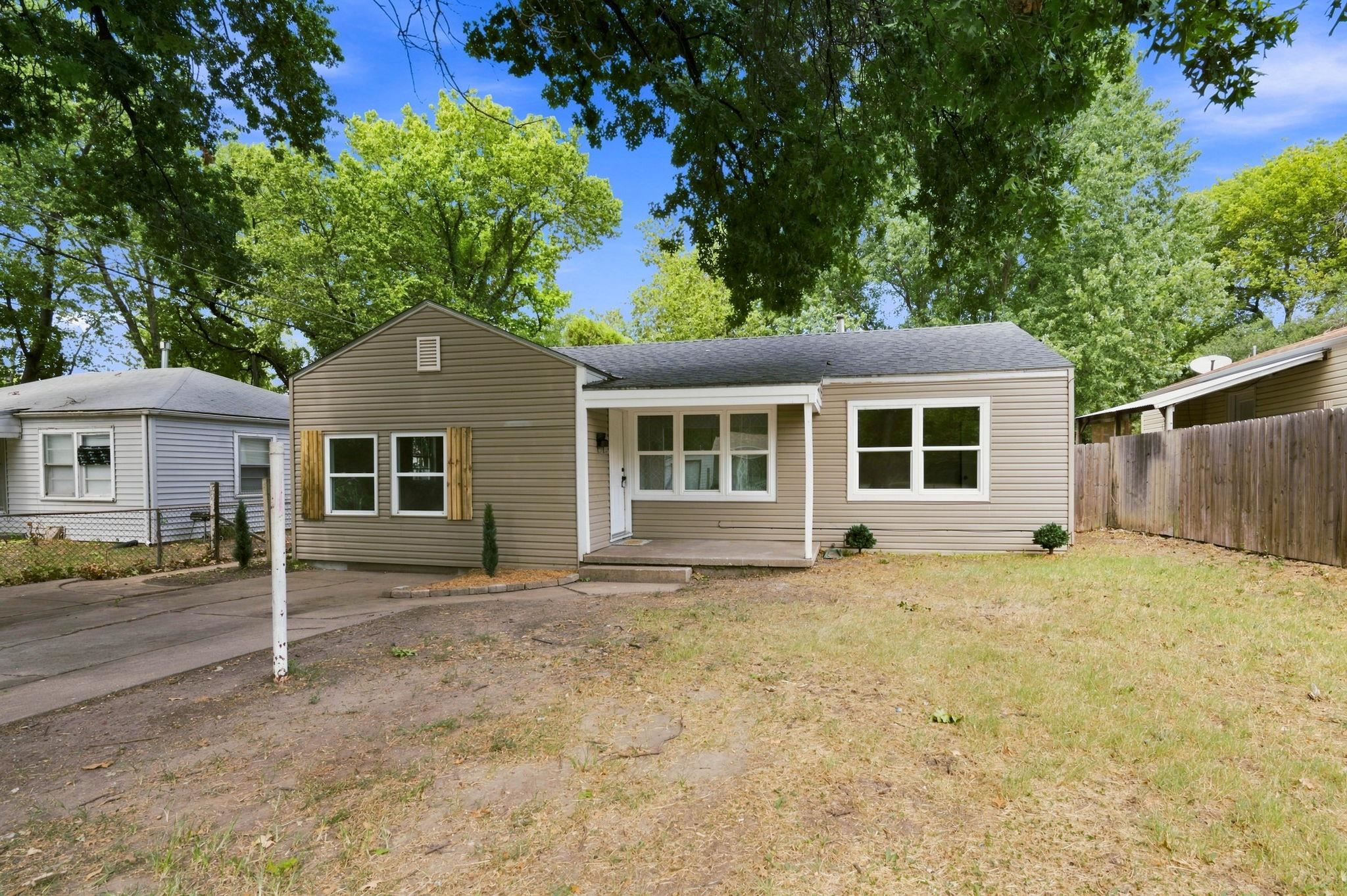 3114 E Range Rd, Wichita