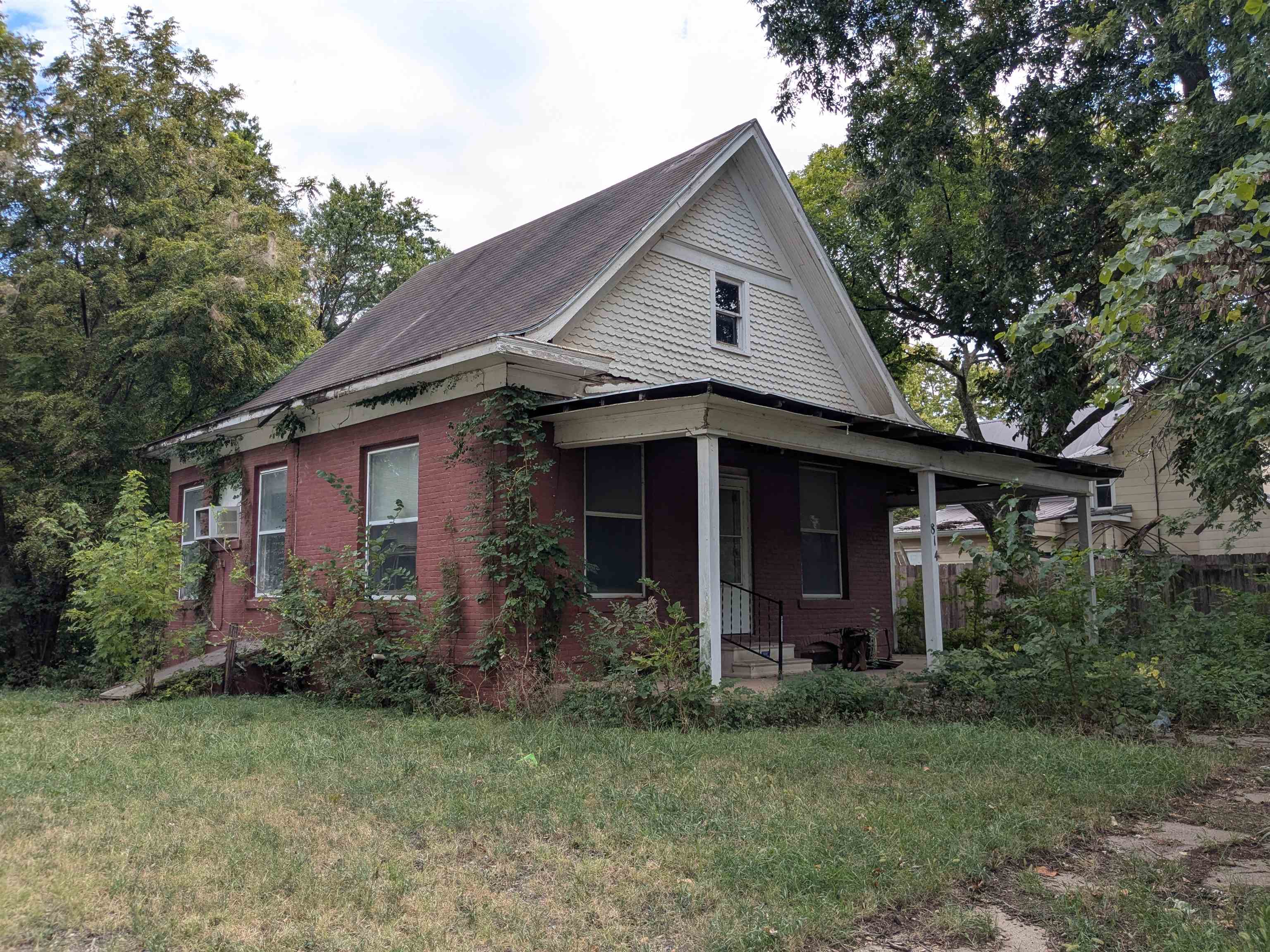 814 Walton, Winfield