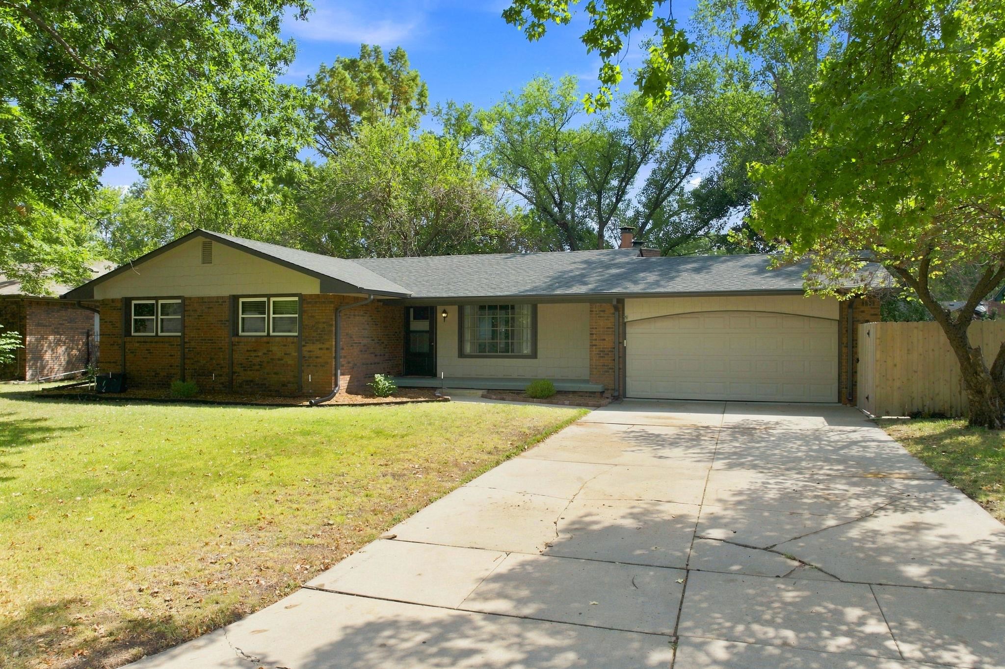 1324 N Crestline St, Wichita