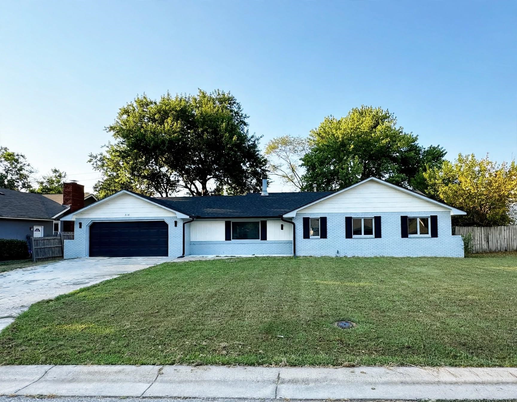 218 W Aaron Dr, Andover