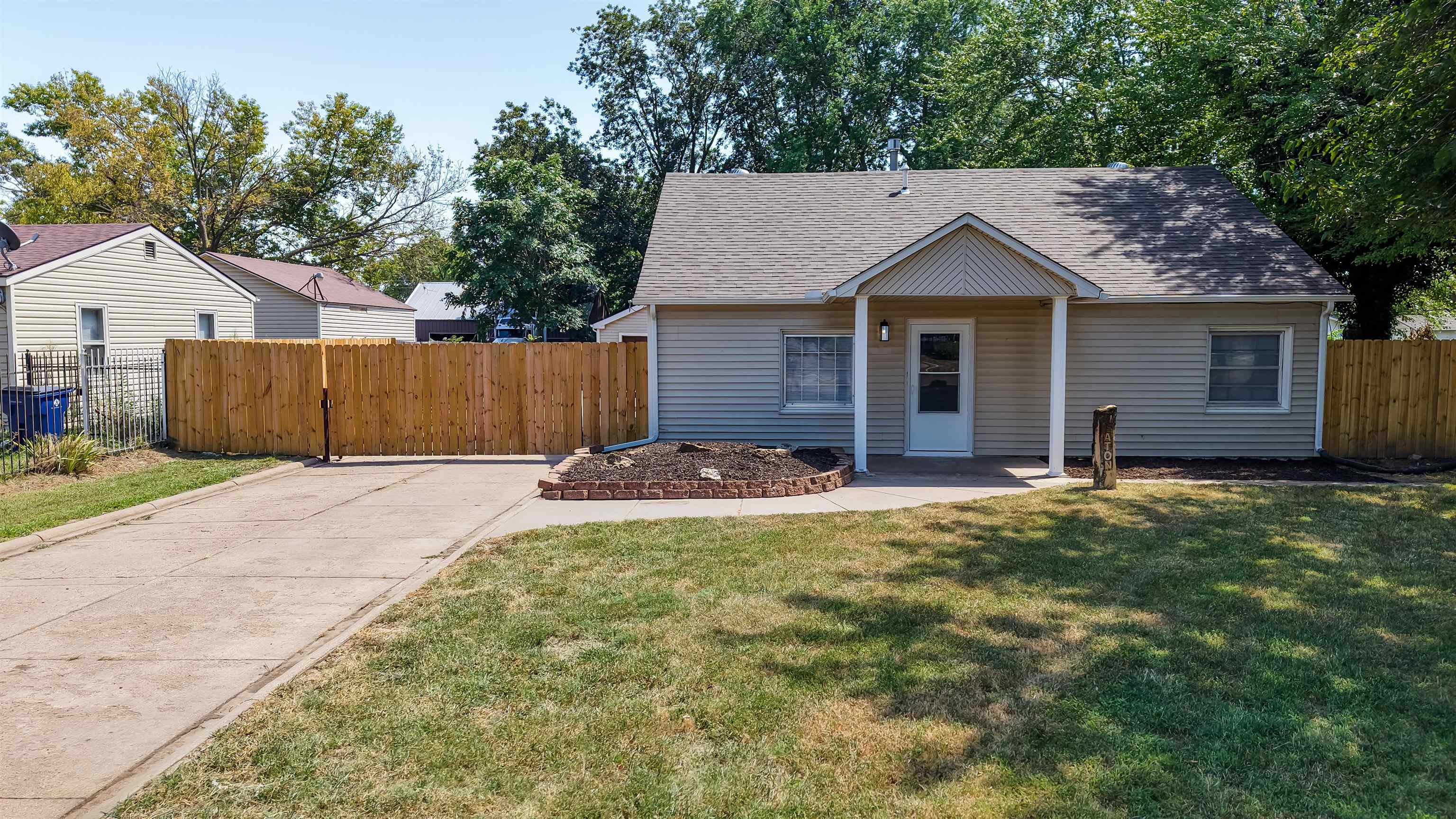 545 W Macarthur, Wichita