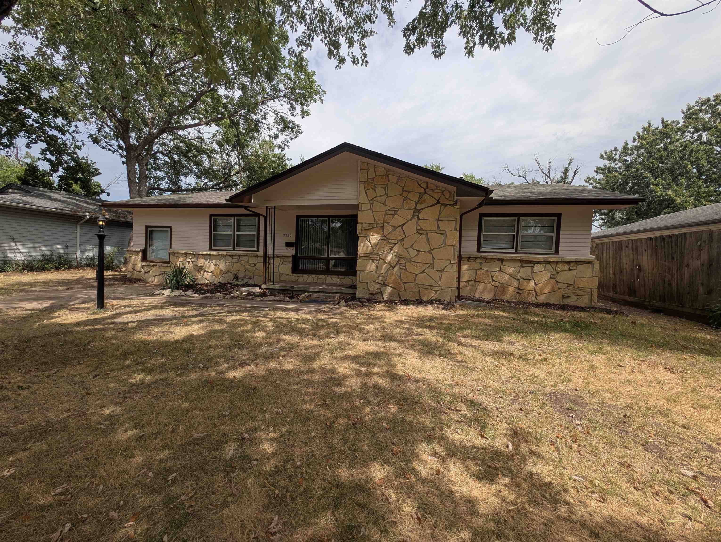3350 S Hiram St, Wichita