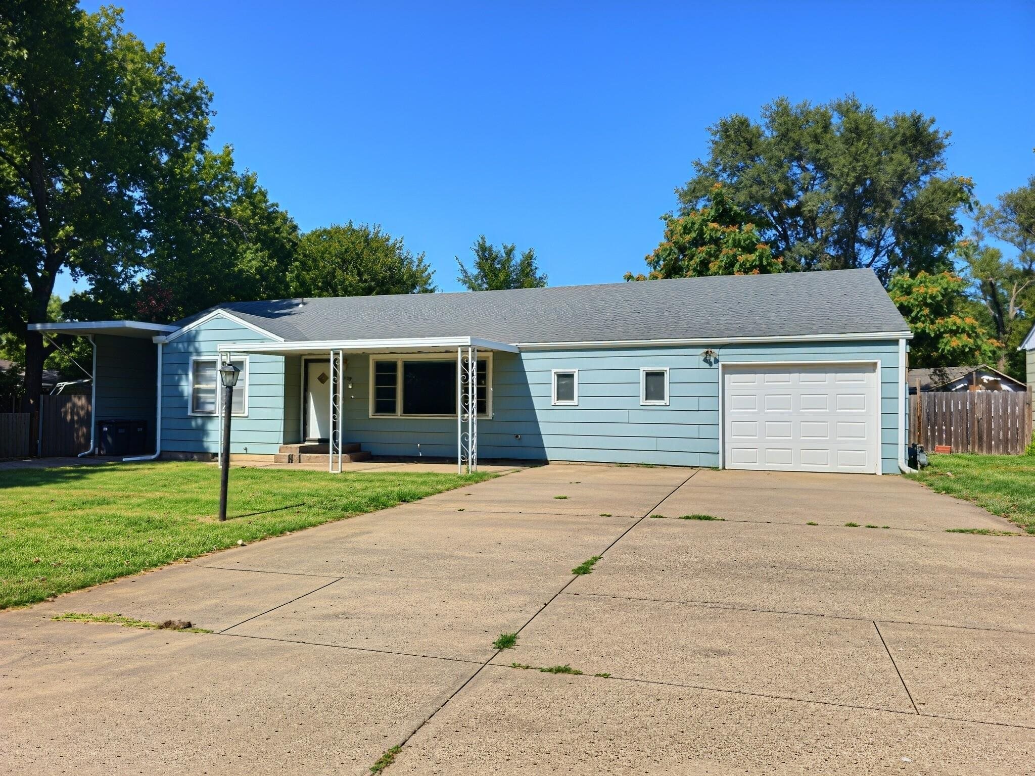 1420 Lawndale Ave, El Dorado