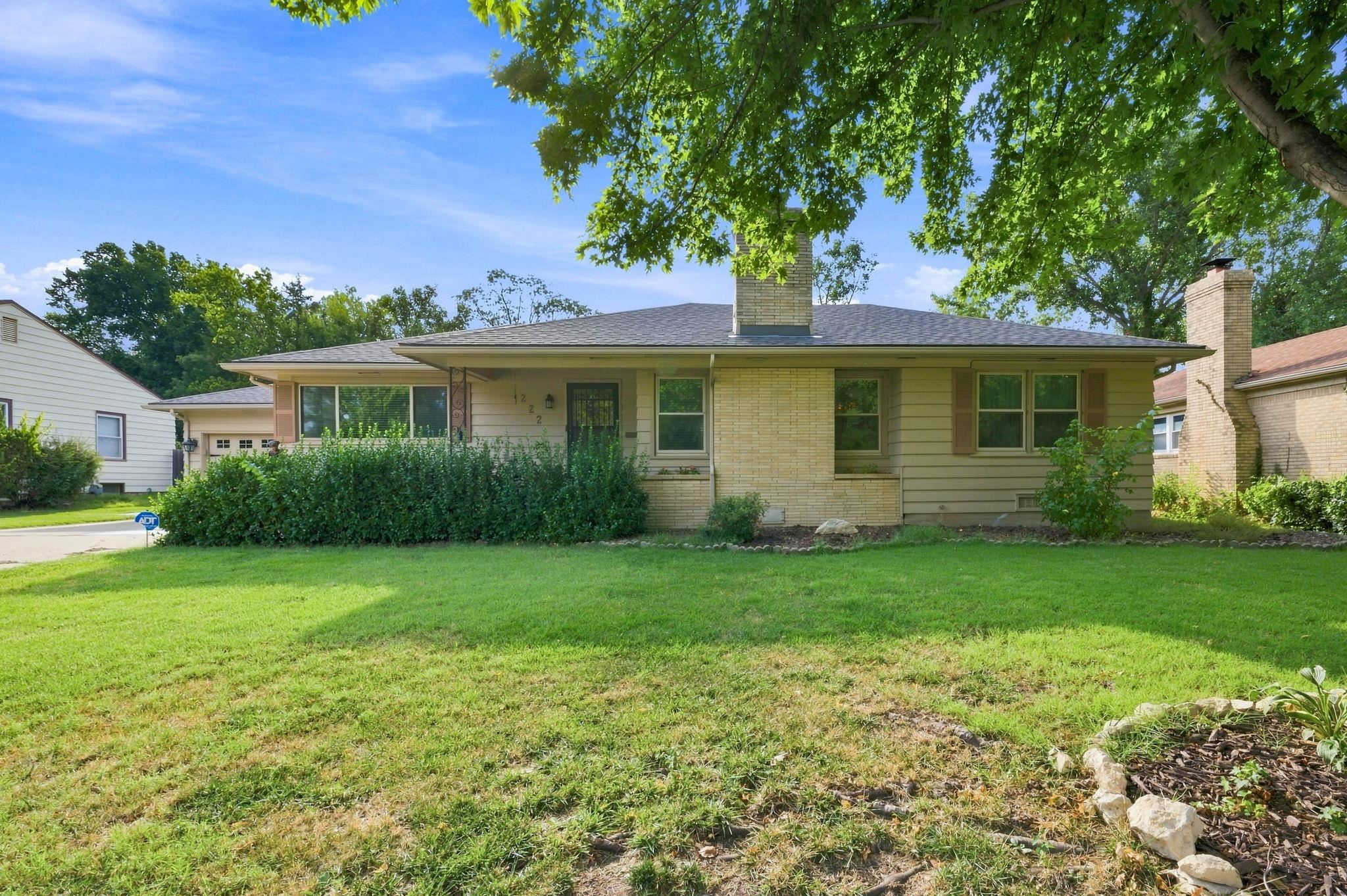 222 N Brookside St, Wichita