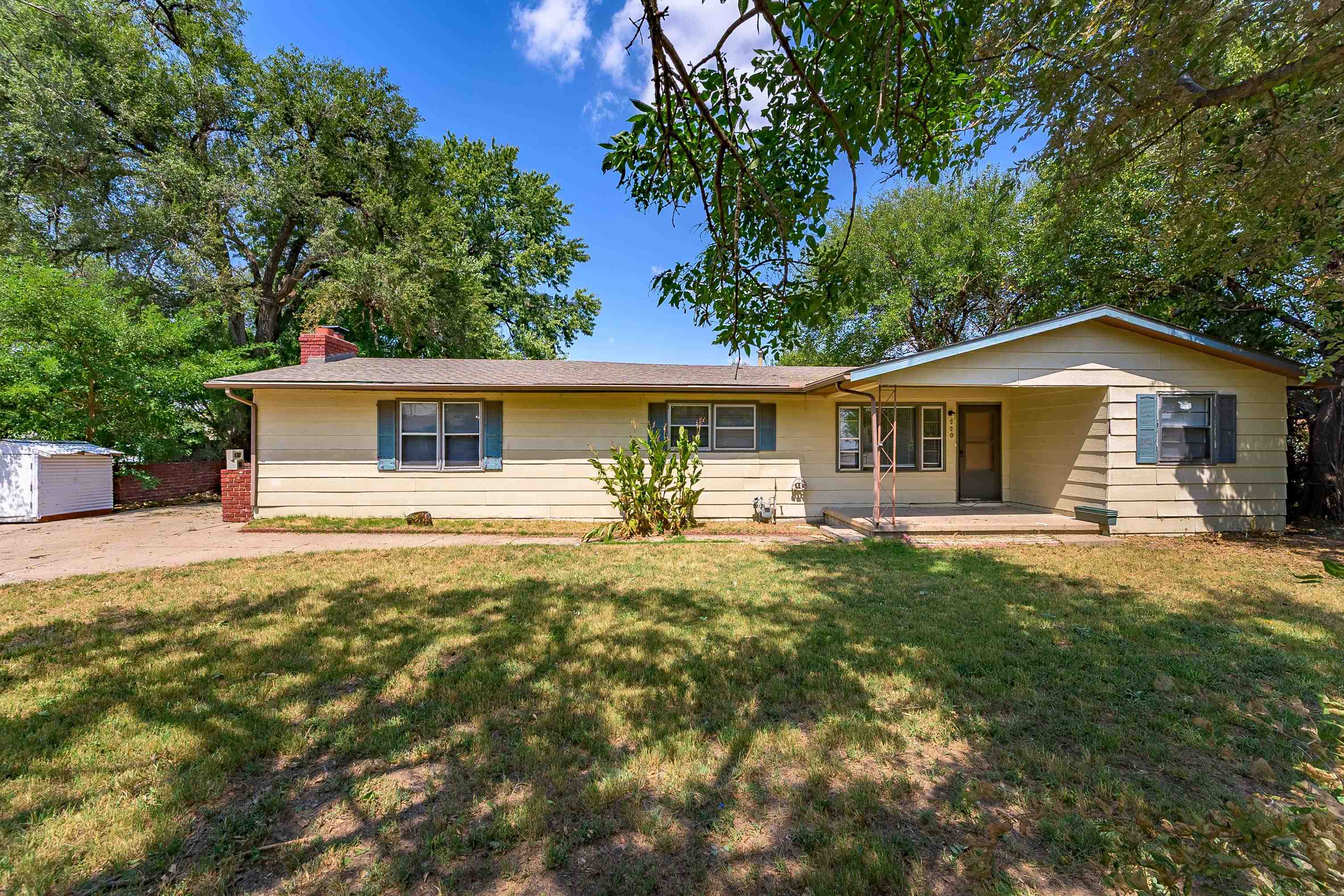 220 E 44th St S, Wichita