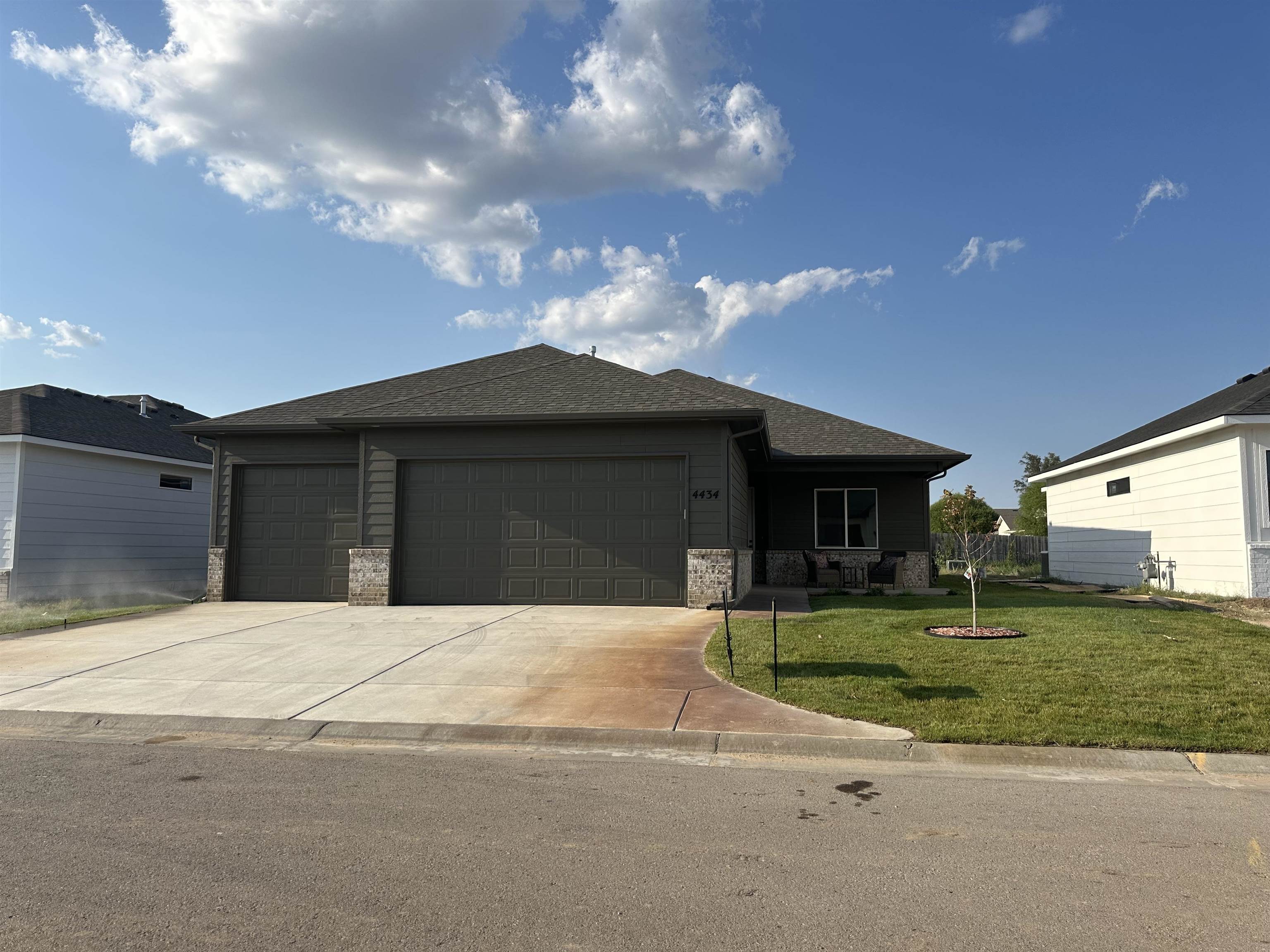 4434 N Sunny Ct, Wichita