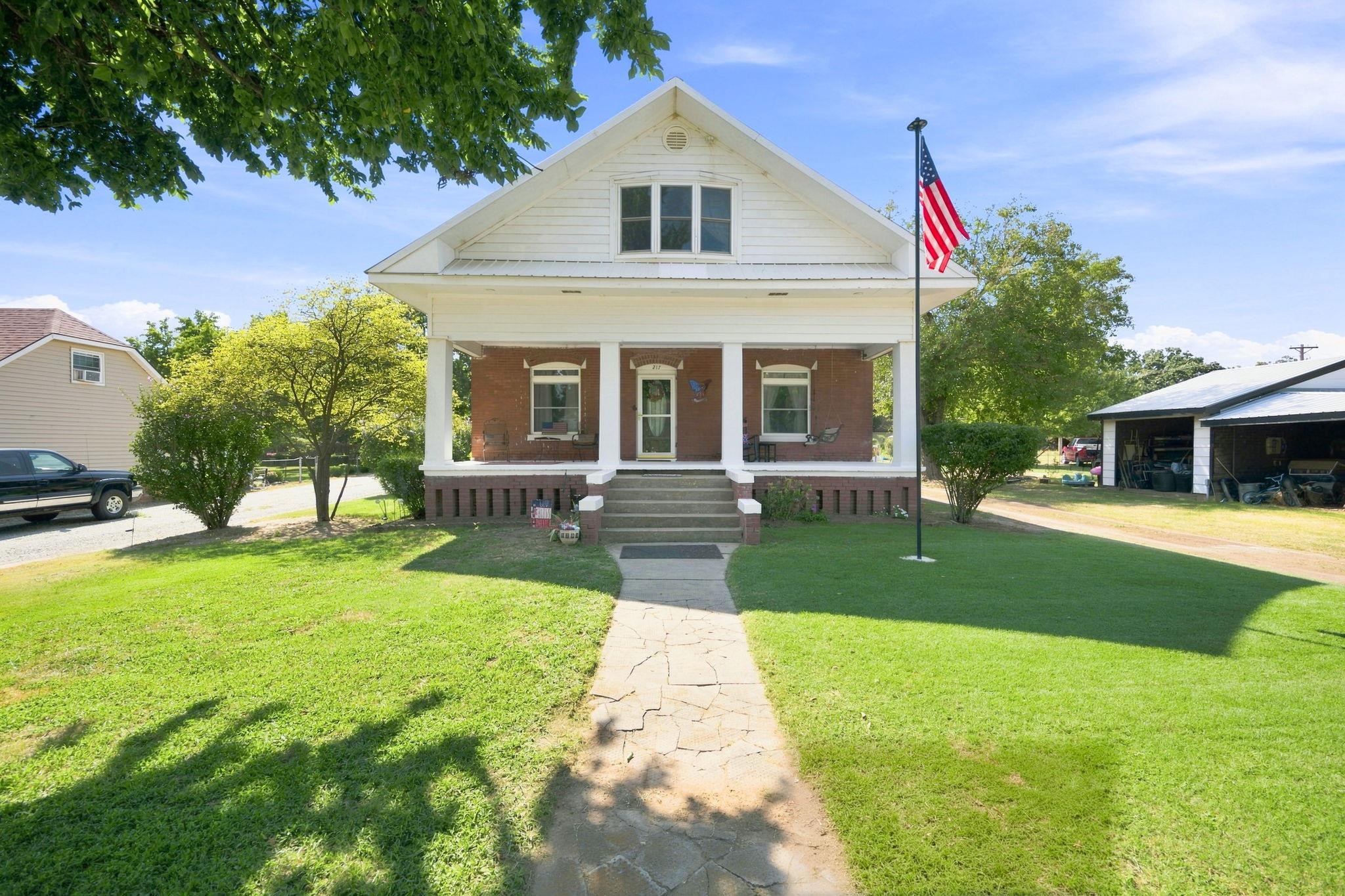 211 N Plum, Argonia