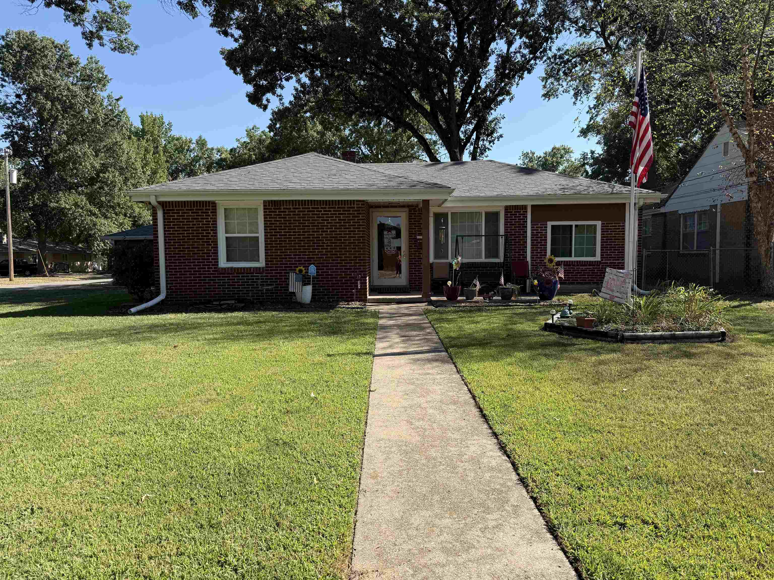 1221 Ann, Winfield