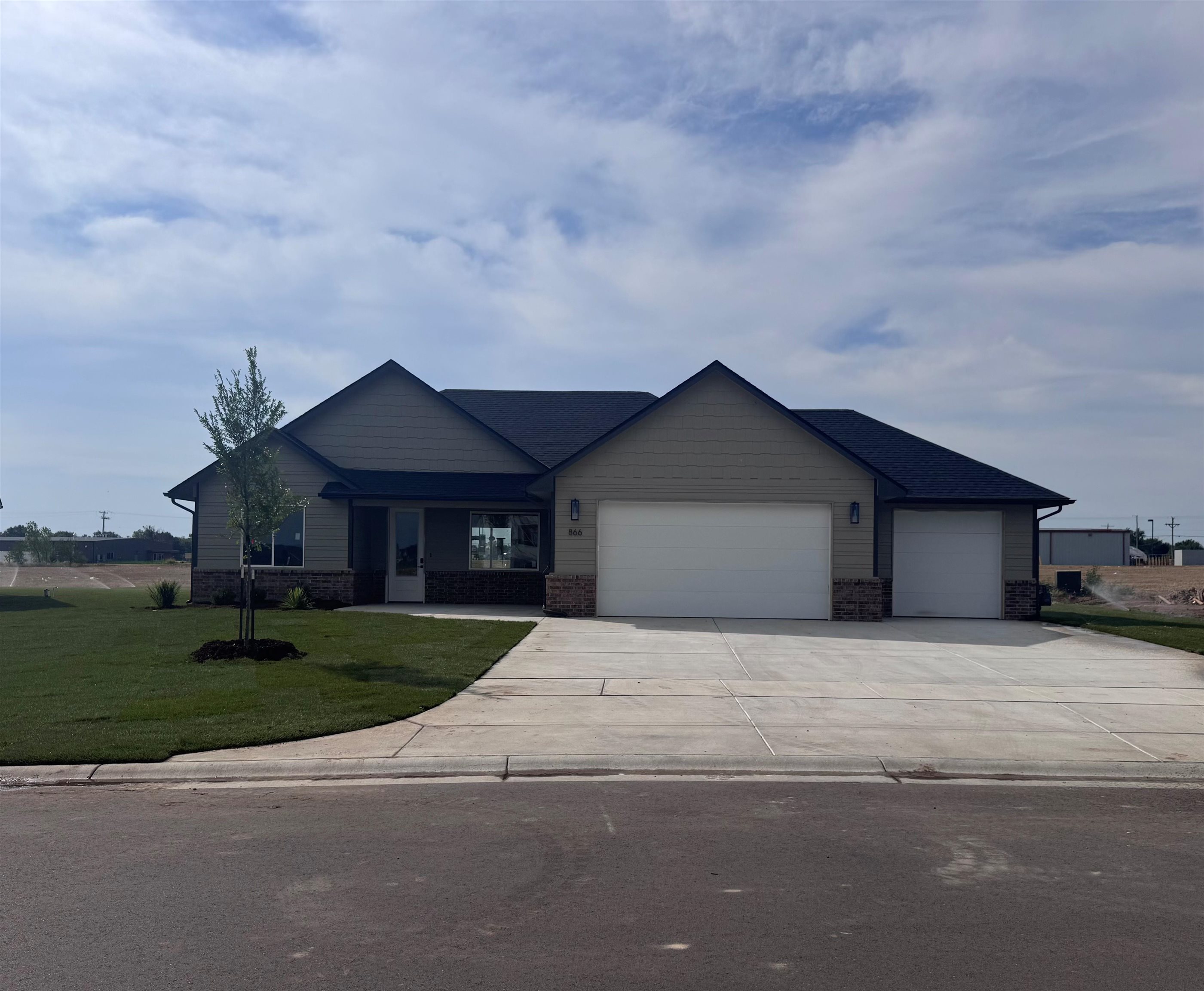 866 N Main, Goddard