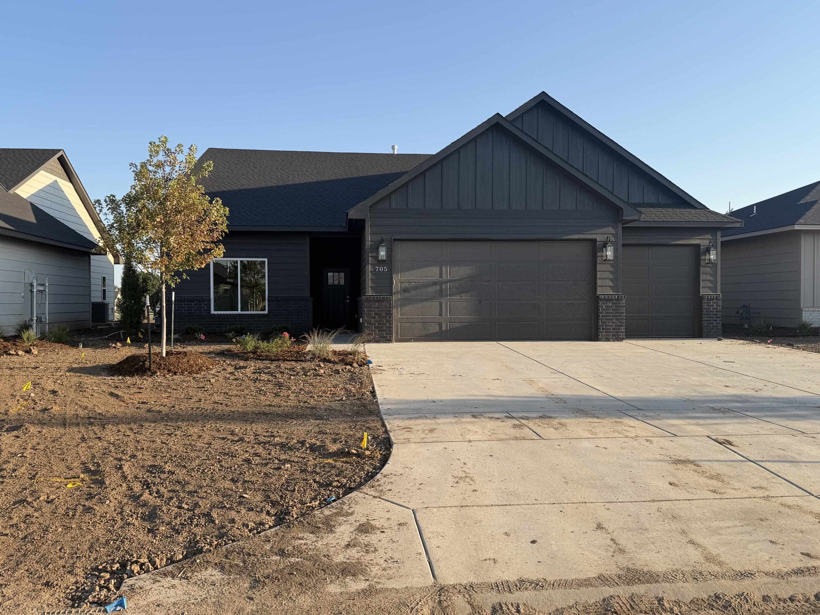 705 N Wheatland Ct, Wichita