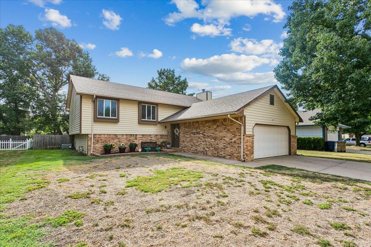 424 N Pine Grove Ct, Wichita
