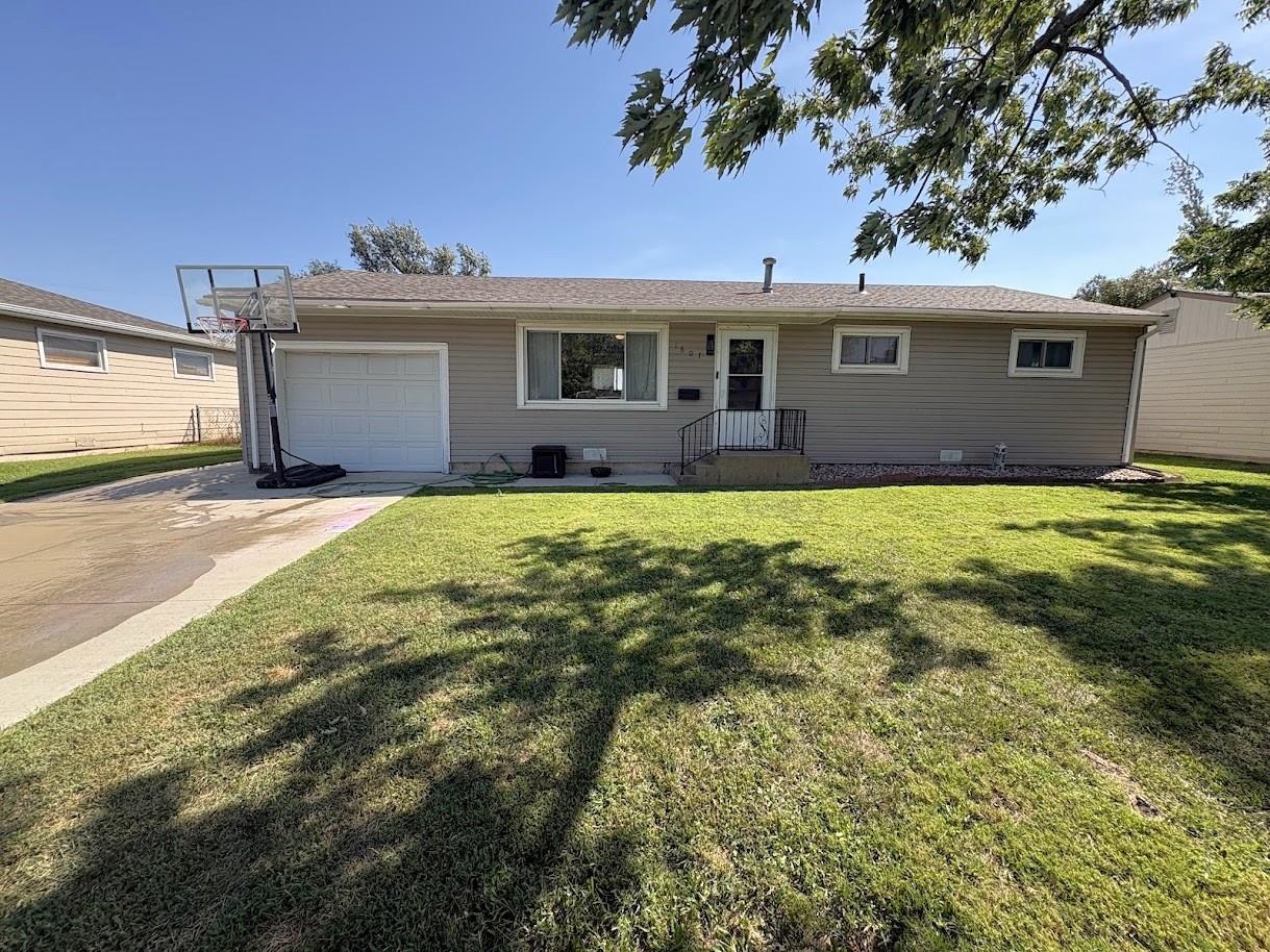 1607 Hickory St, Salina