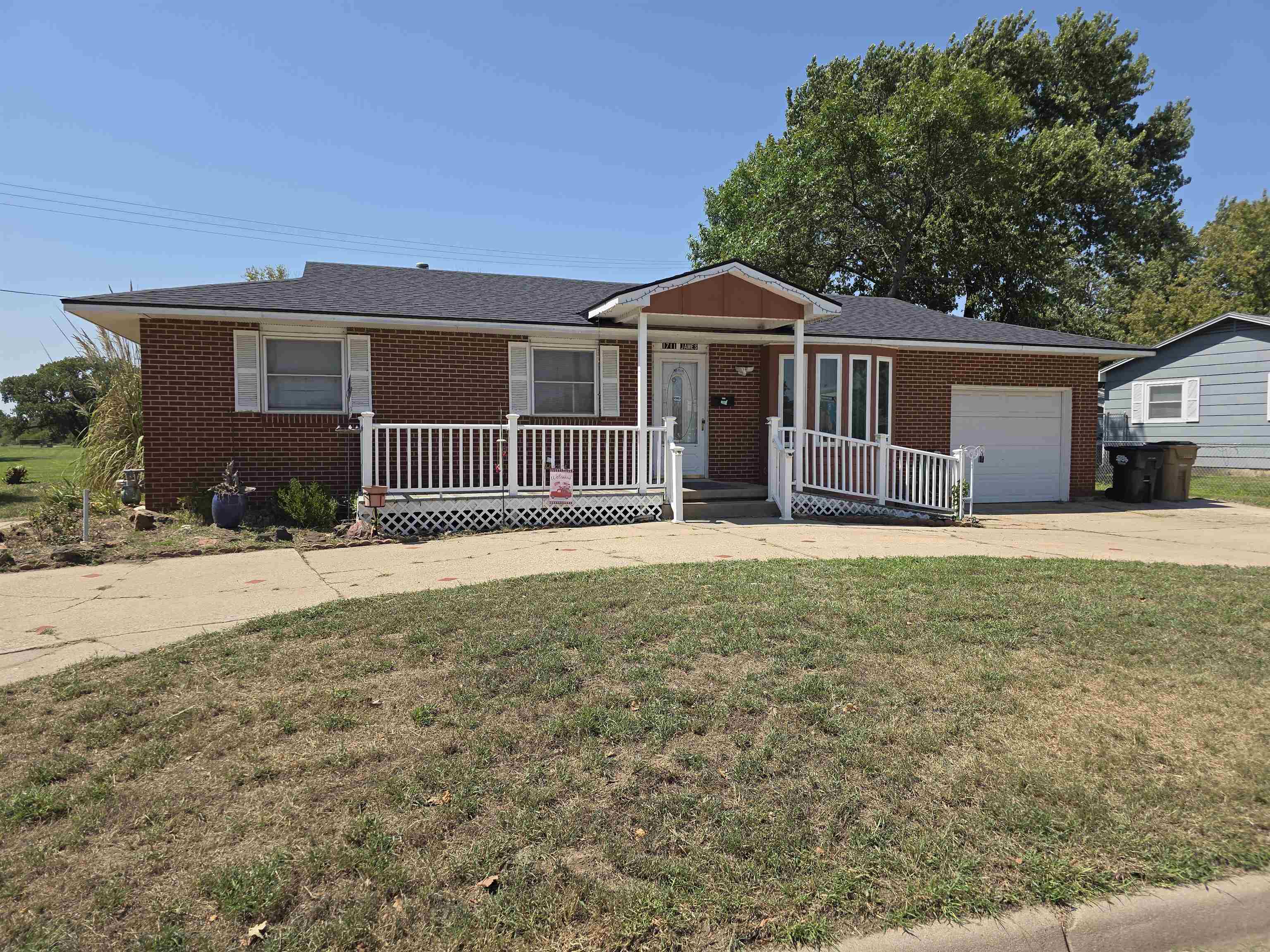 1711 James St, Hutchinson