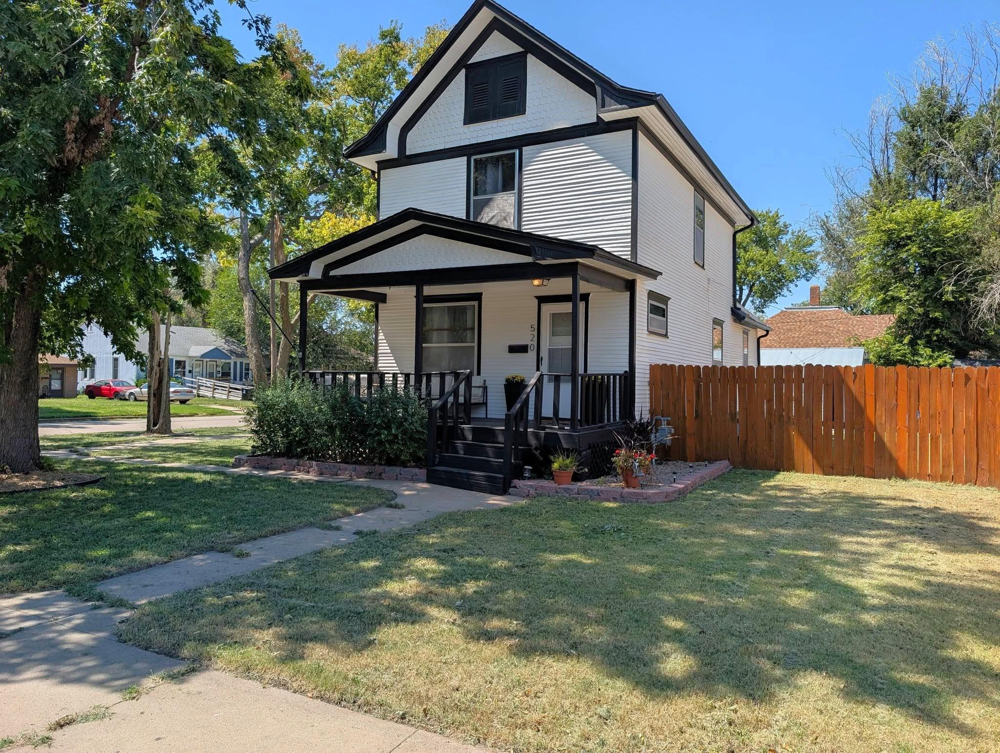 520 S 10th St, Salina