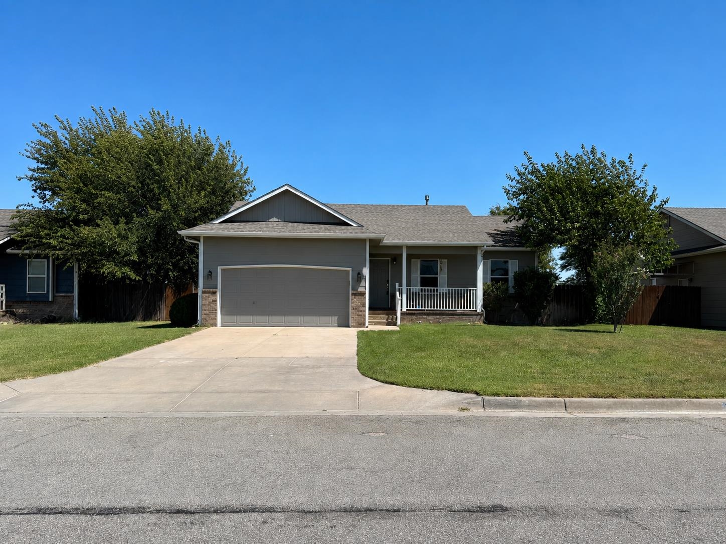632 S LongbranchDr, Maize
