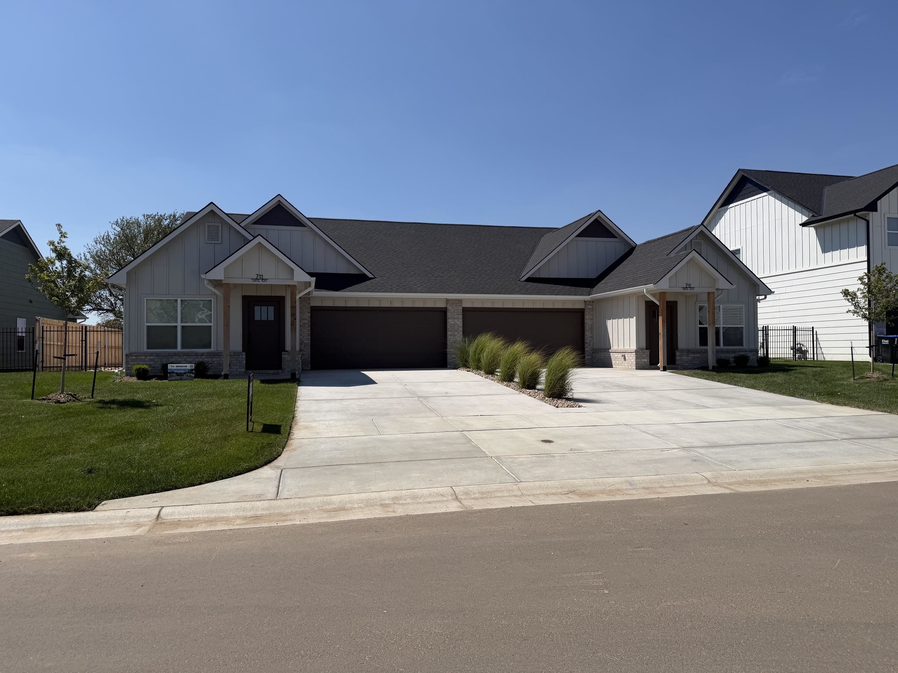 711 N Rainbow Lake Unit 100, Wichita