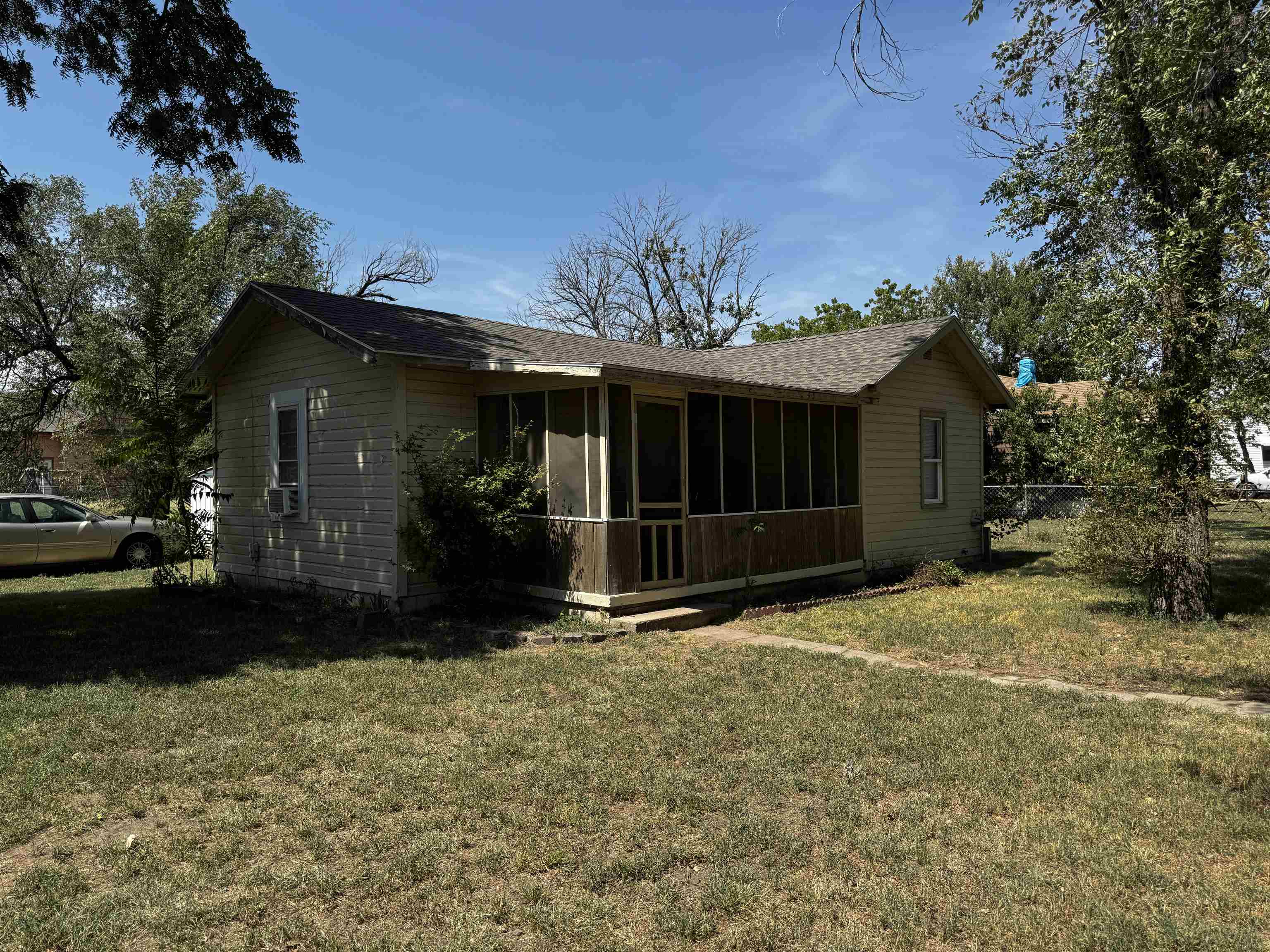 1501 N Prairie Ave, Hutchinson
