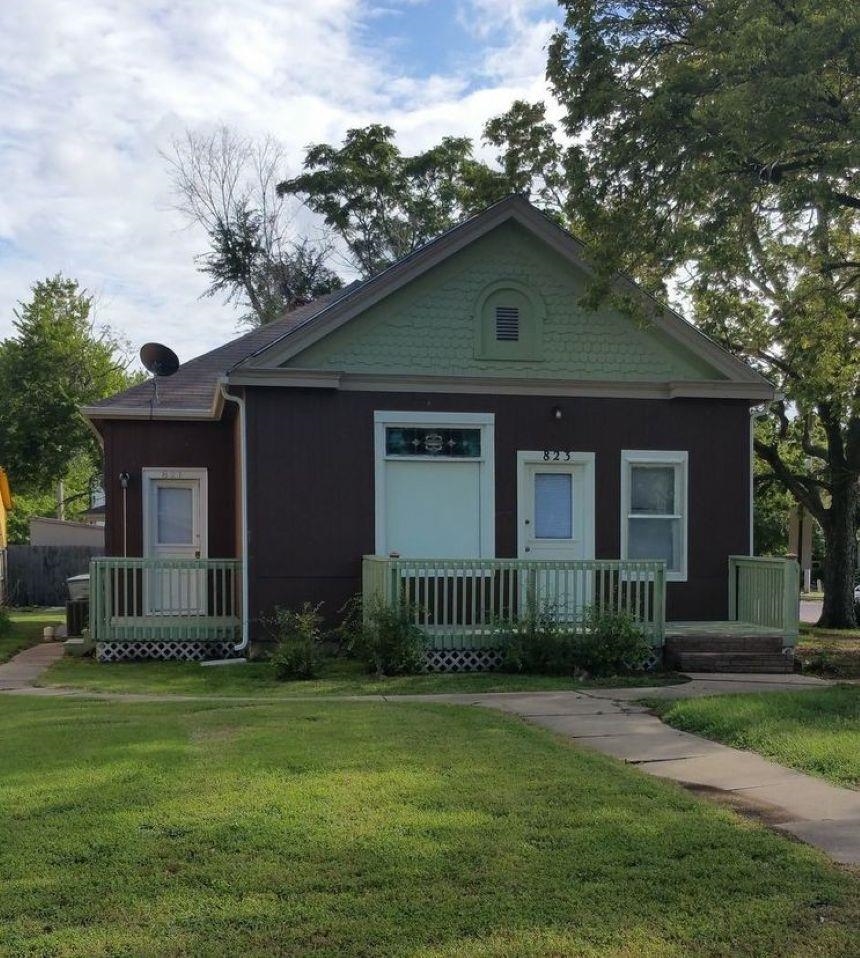 821-823 W Ash St, Salina