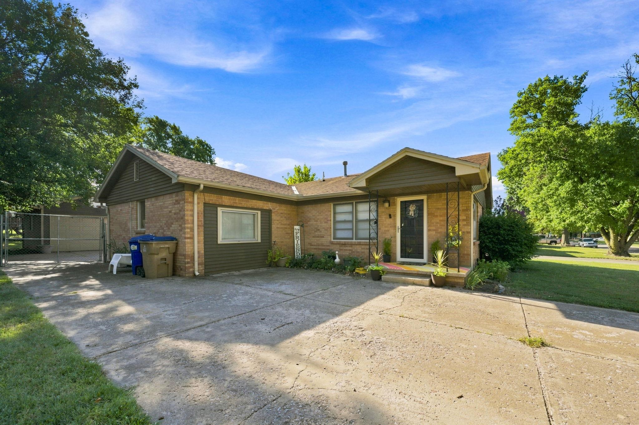 1220 N Lakeview Drive, Derby